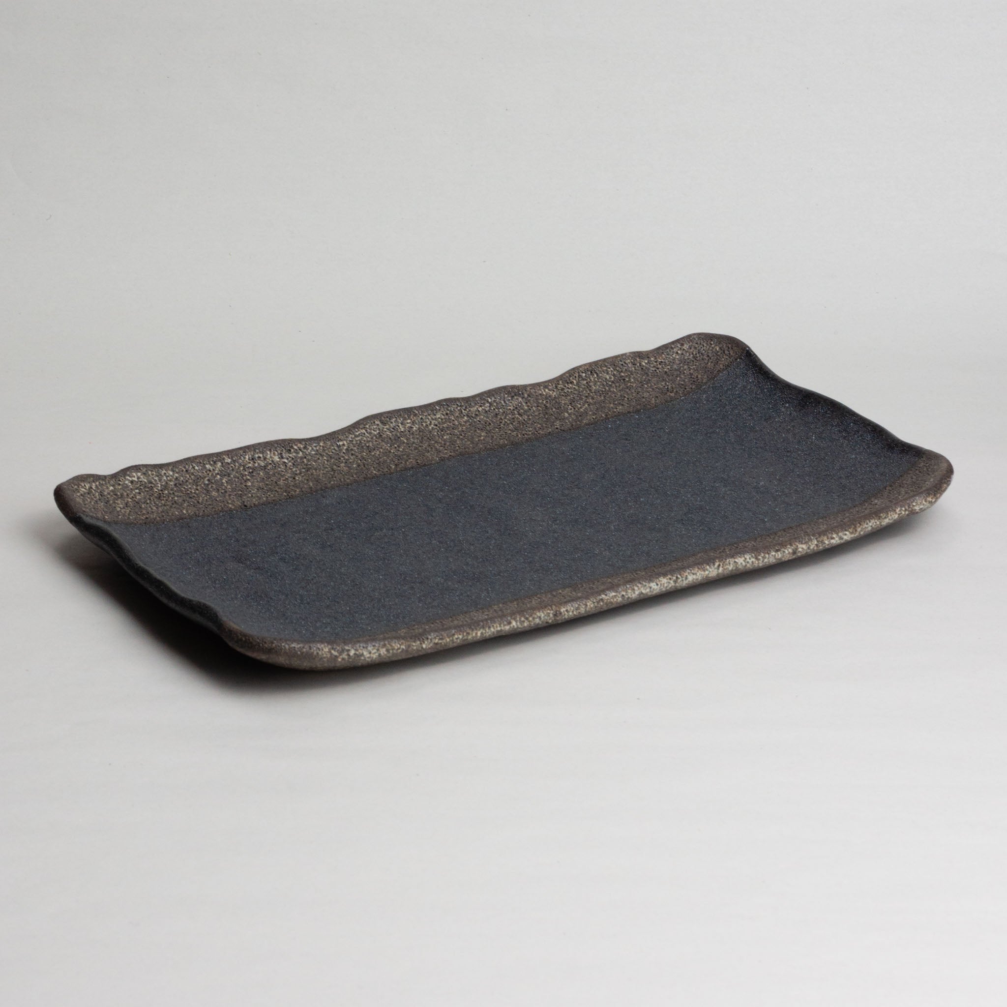 111-1244 Black and grey rec. serving plate