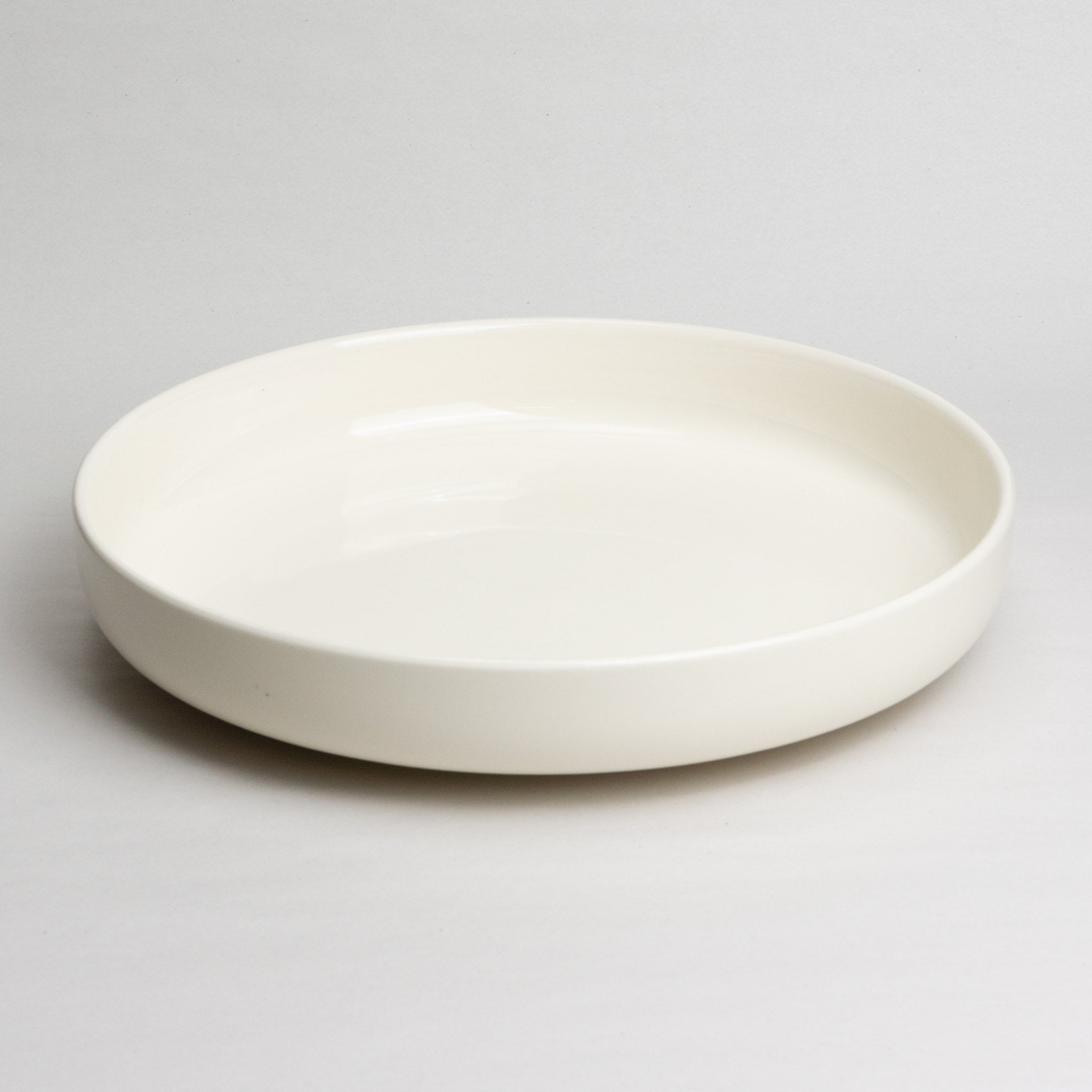 111-1491 White round serving plate with rim