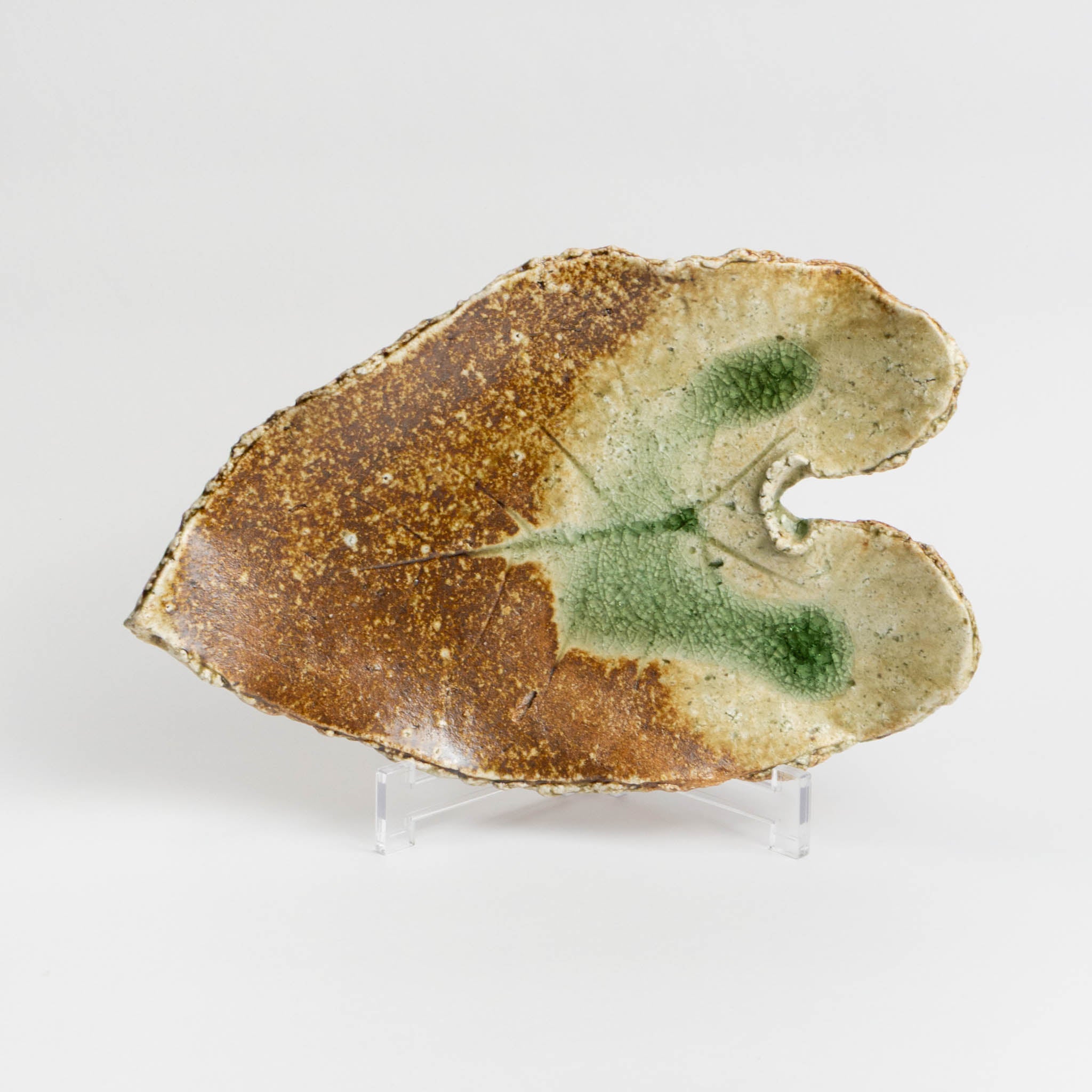111-1959 Shigaraki leaf shaped serving plate