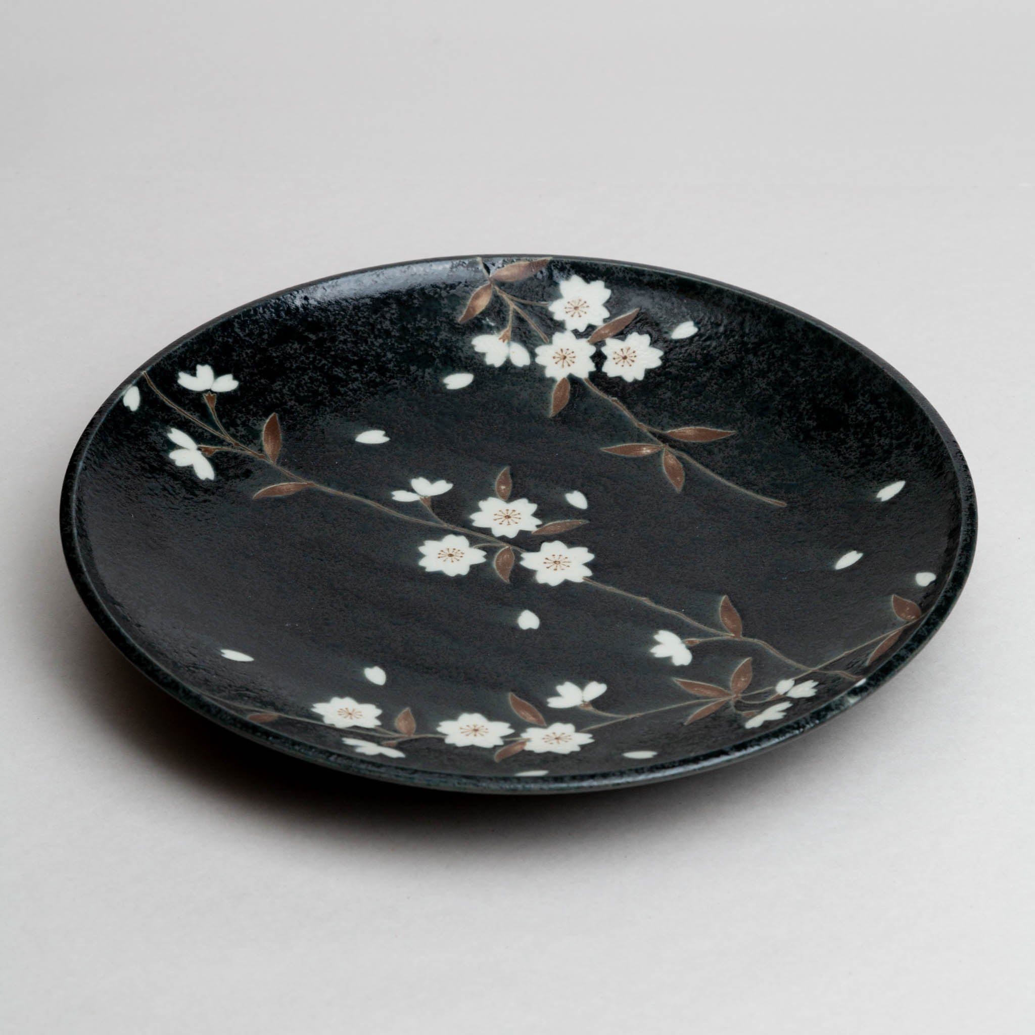 128-4938 Black sakura dinner plate