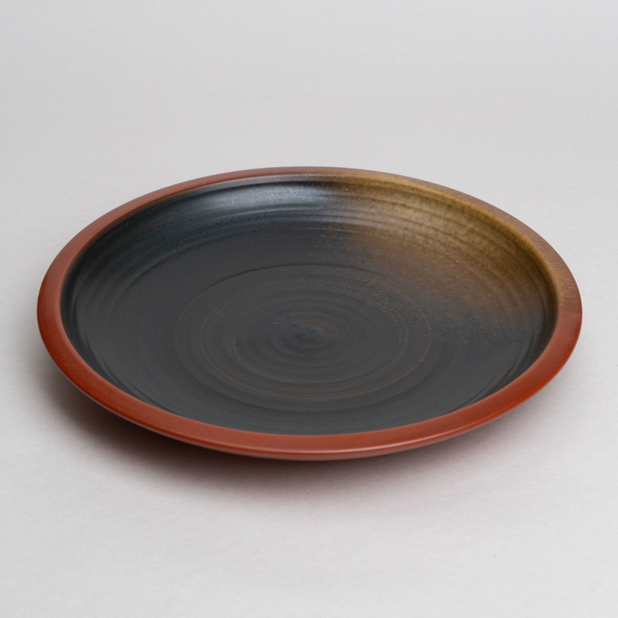 128-6091 Black and red dinner plate