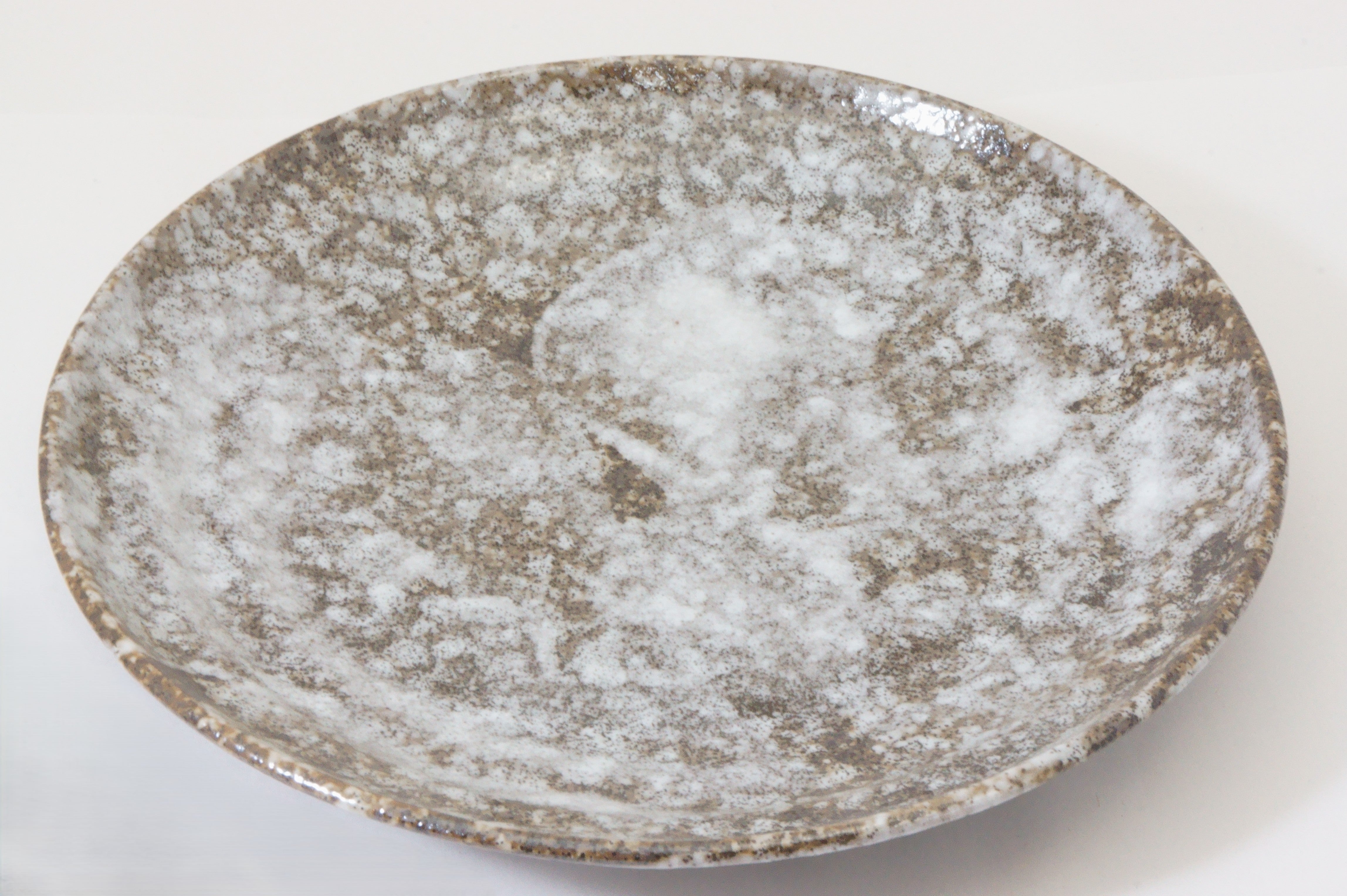 131-0072 White on black plate