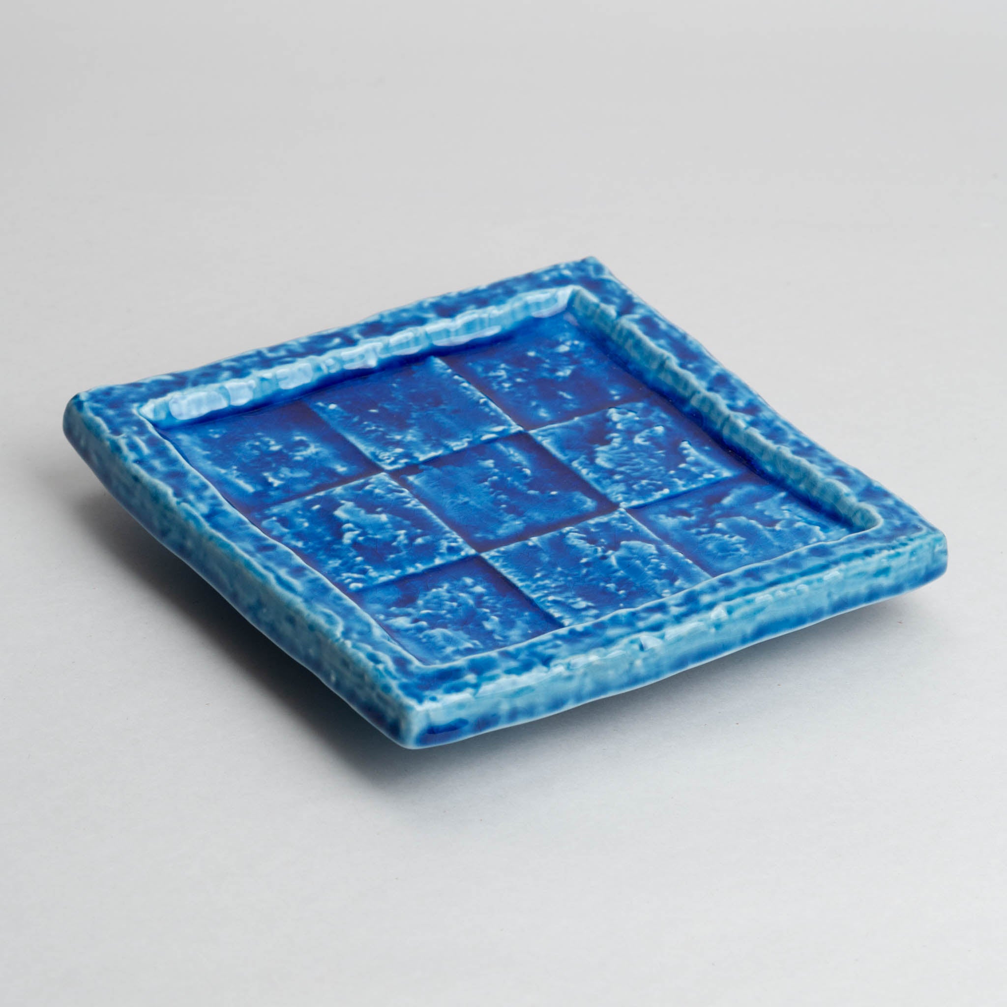 131-0283 Blue square plate 18cm