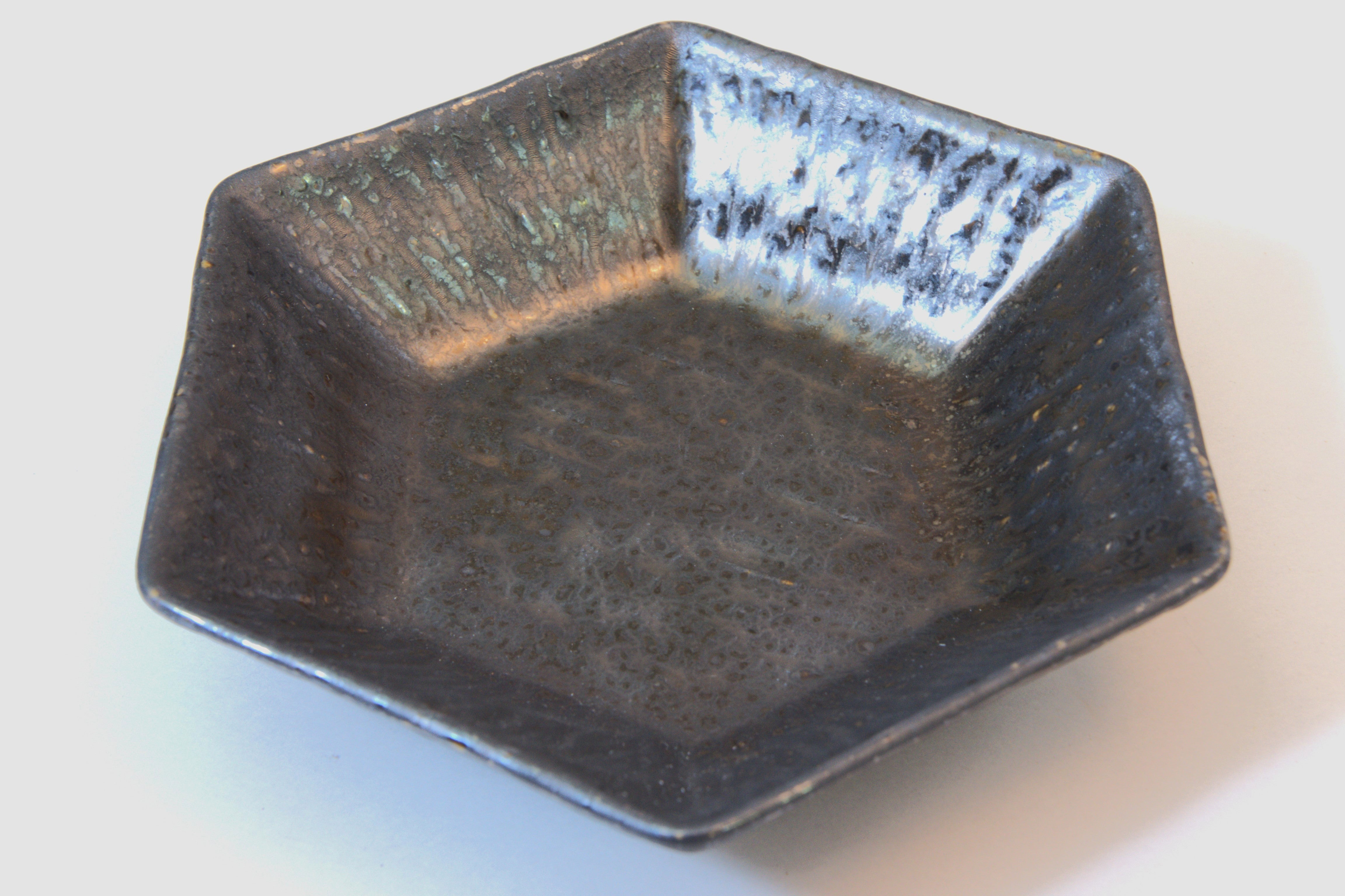 131-0577 Brown hexagonal mid plate