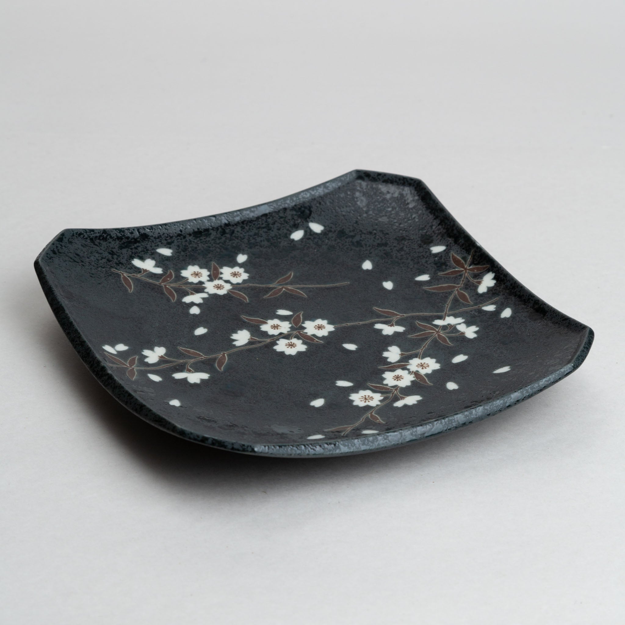 131-1012 Black sakura square plate 19cm