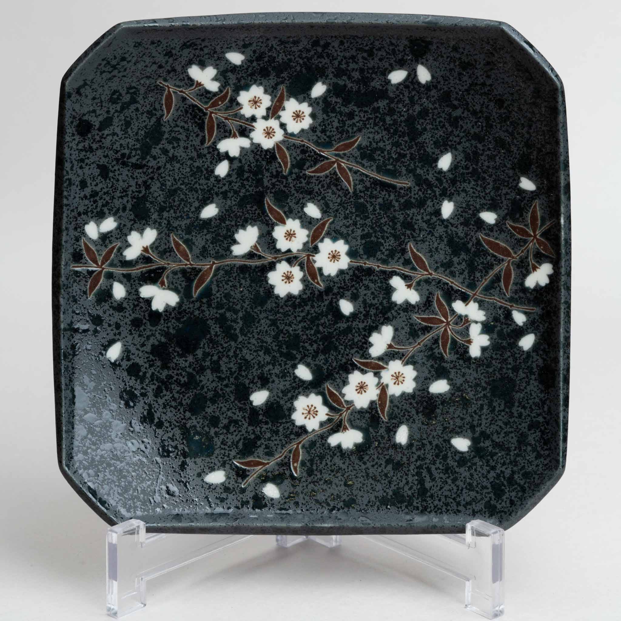 131-1012 Black sakura square plate 19cm