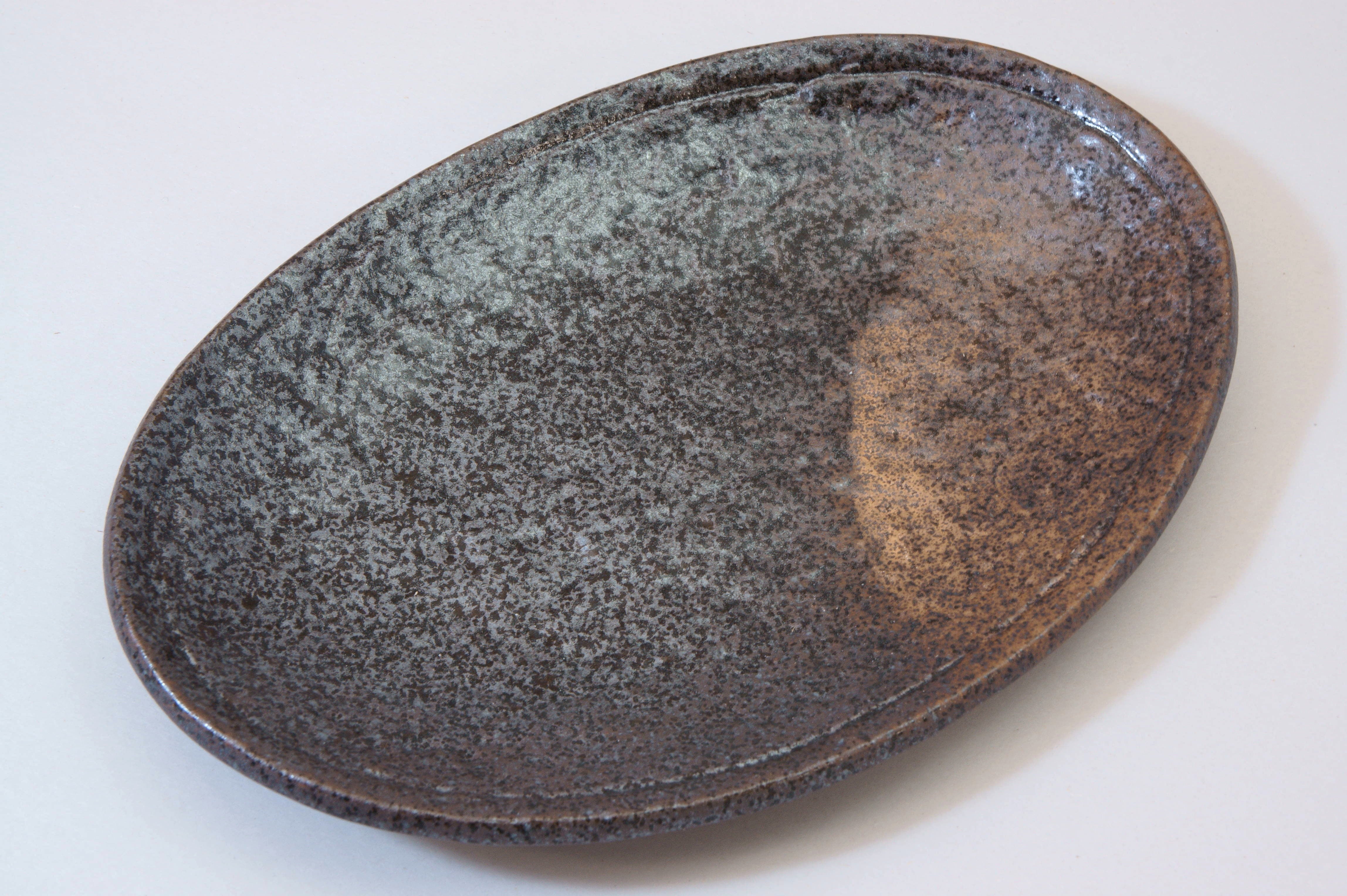 131-1121 Black oval plate
