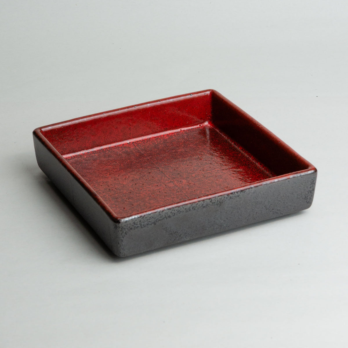 131-1358 Red square plate with rim