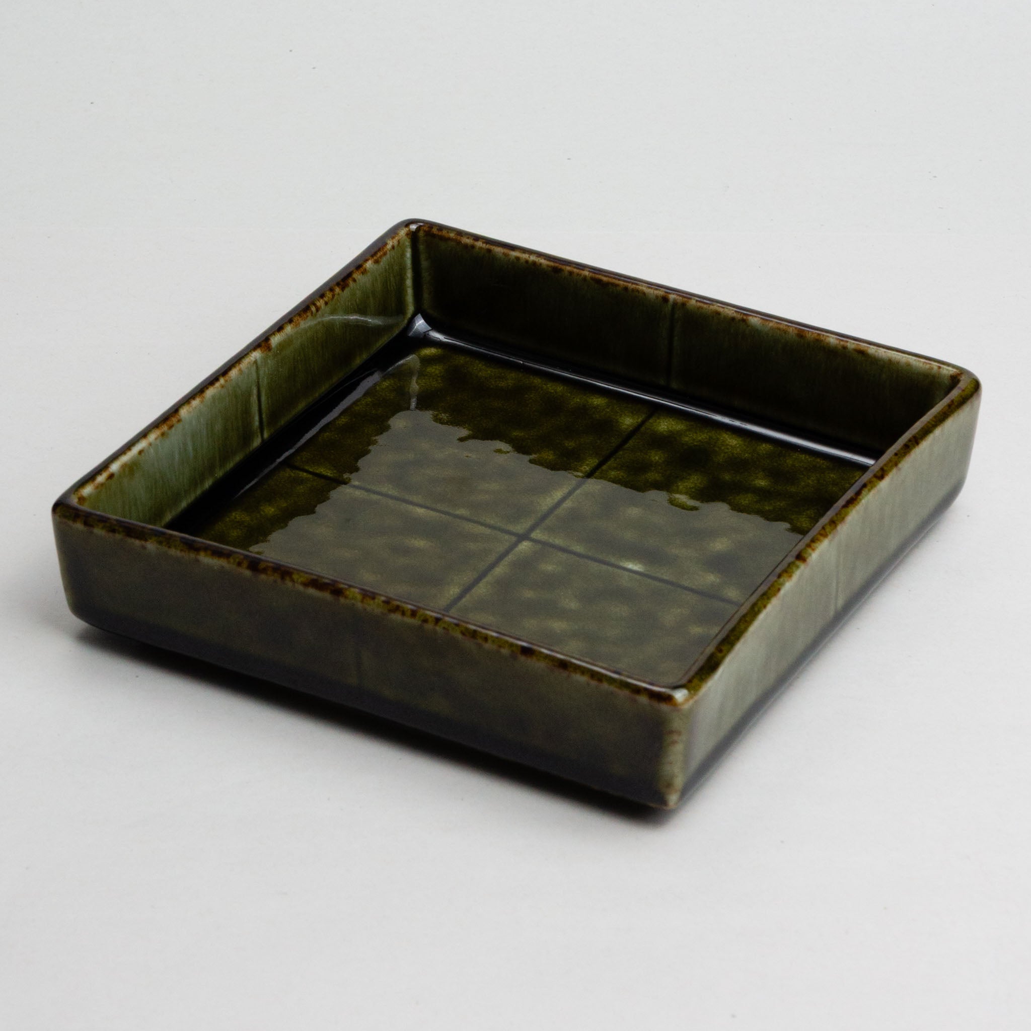 138-4101 Green flat square plate with rim