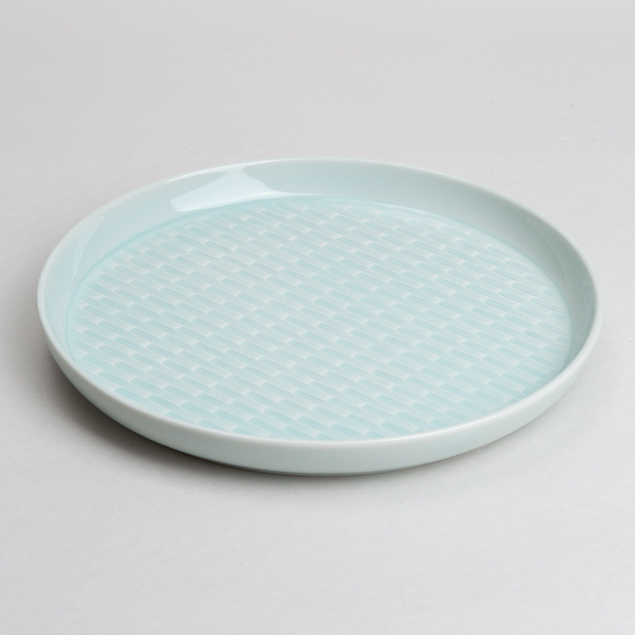 138-5779 Pale blue basket patterned mid plate with rim