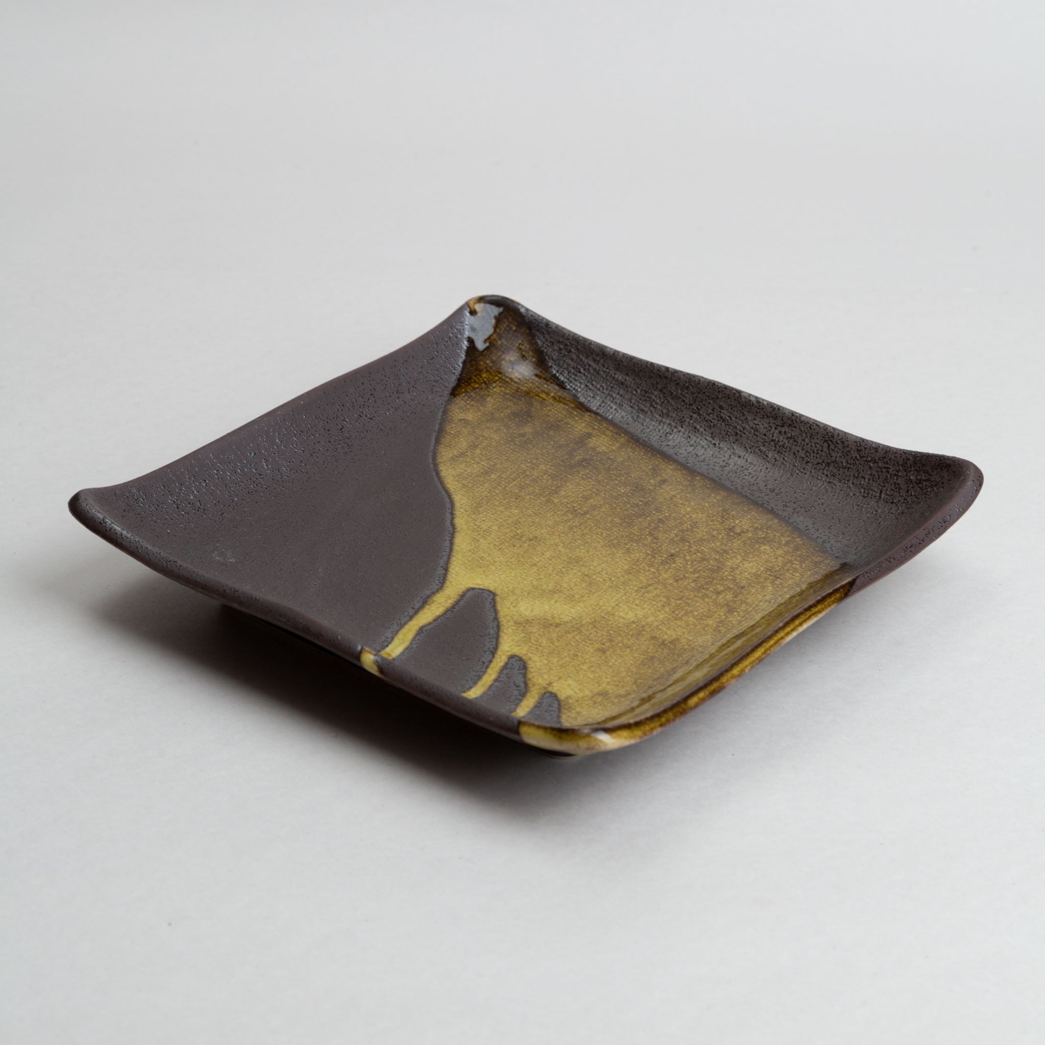 138-5787 Yellow on brown square plate