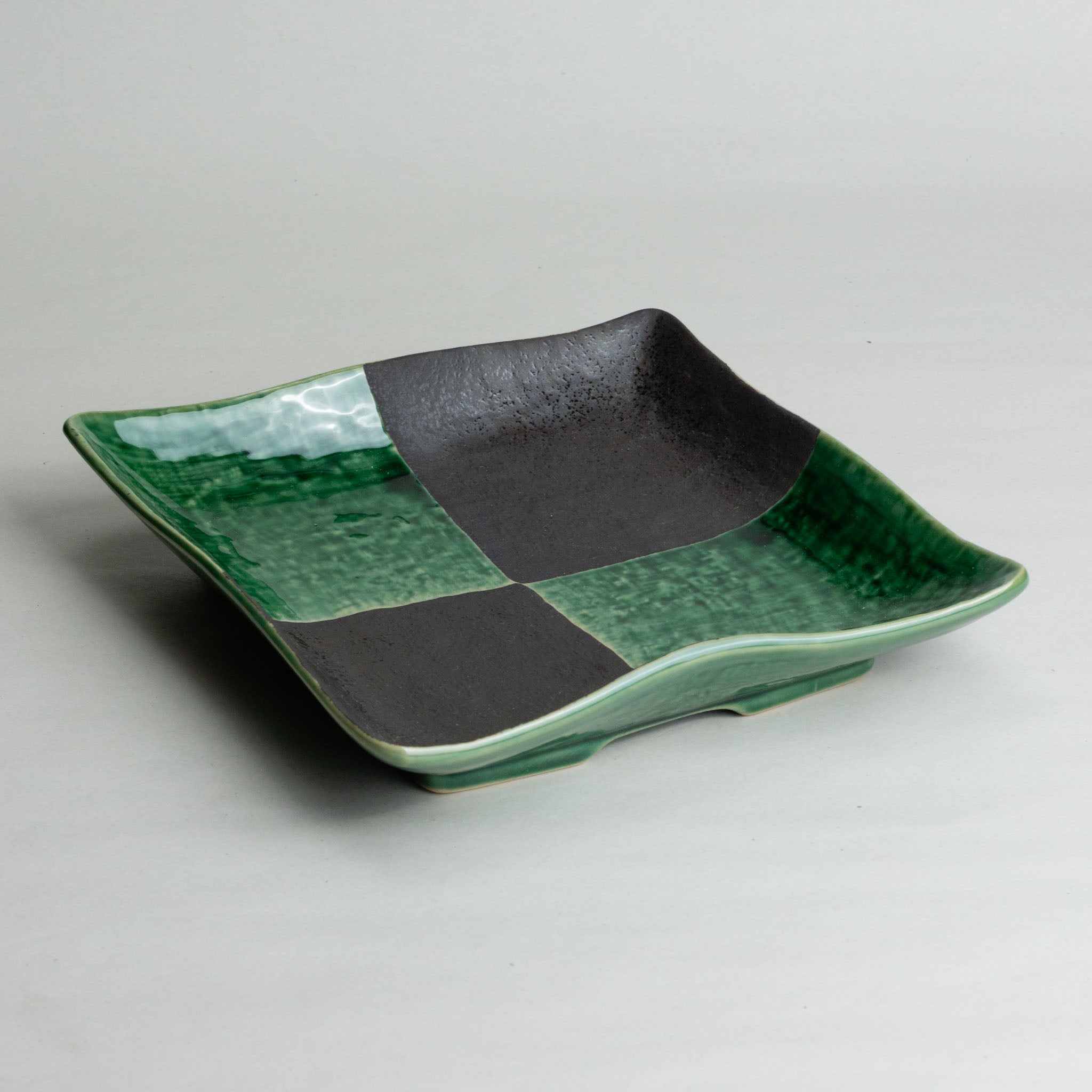 141-1380 Green and black square medium plate