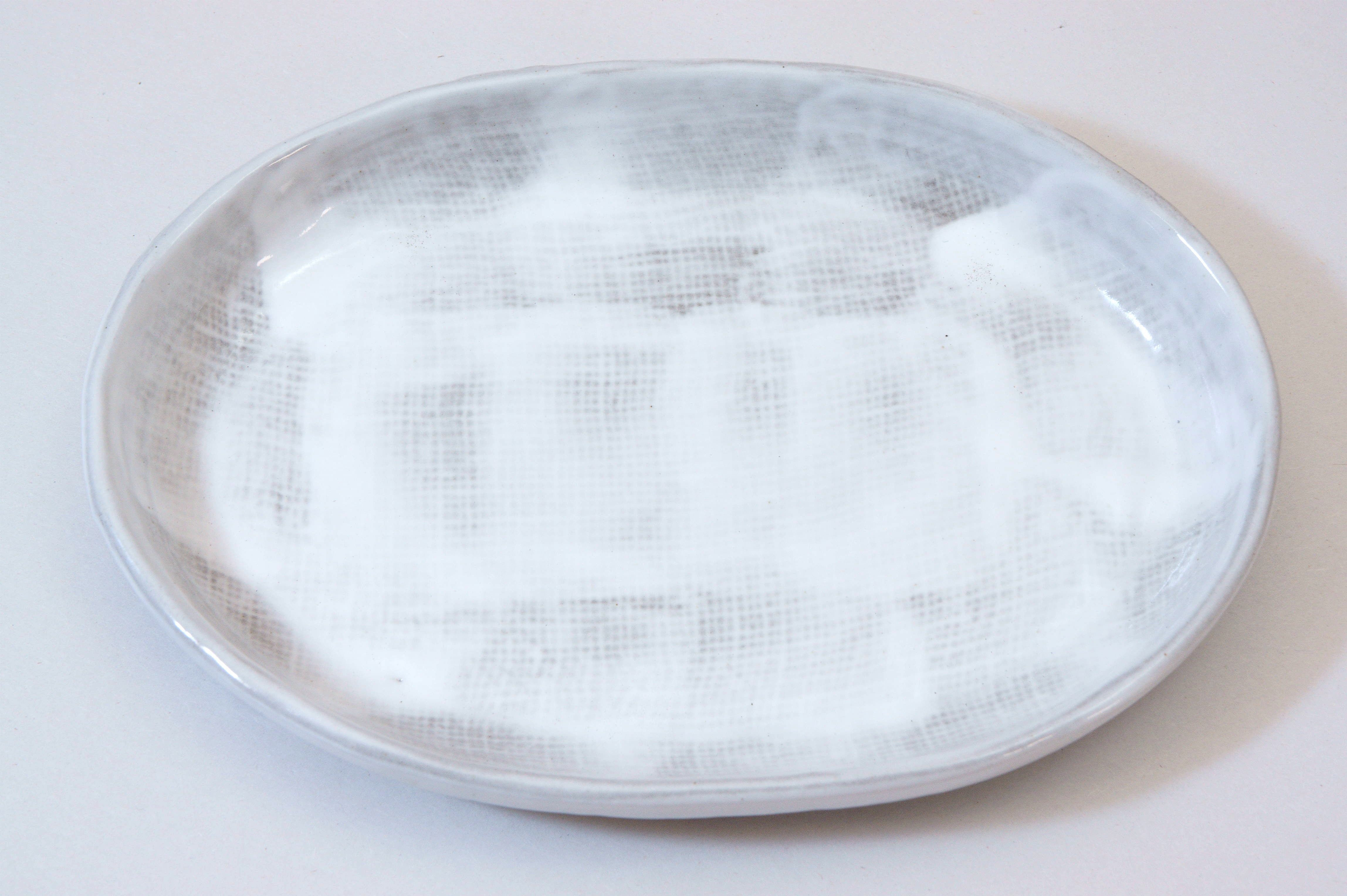 159-7296 White on grey oval plate