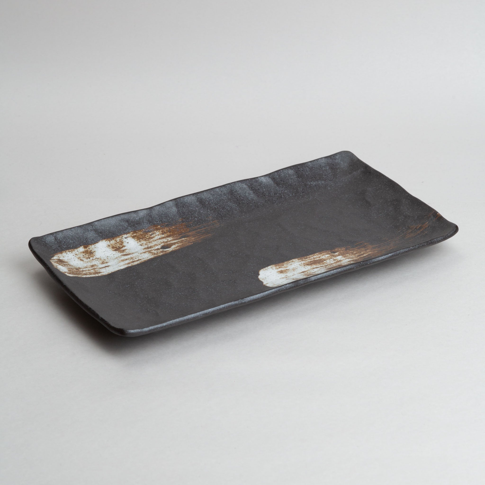 161-0167 White brushes on black hokke plate
