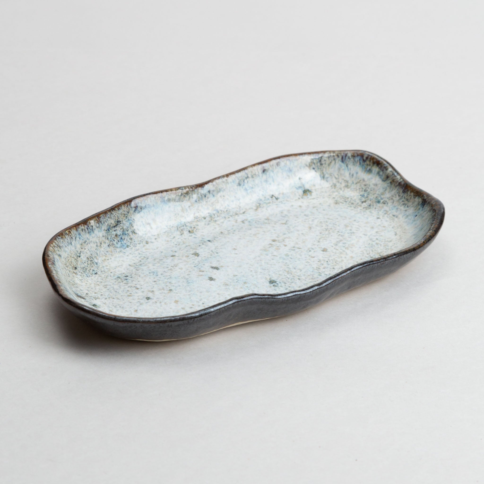 171-0452 White on black oval meimei plate