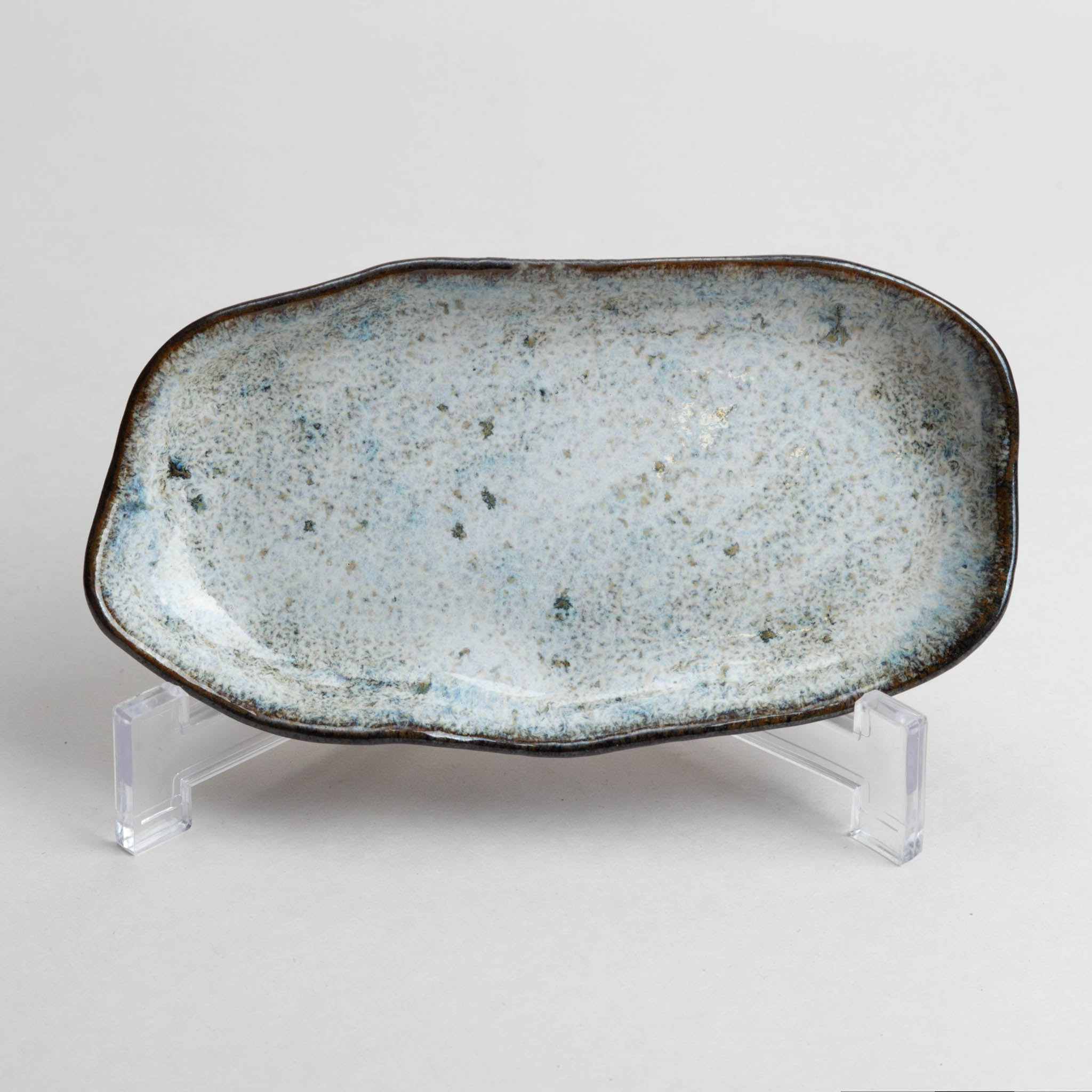 171-0452 White on black oval meimei plate