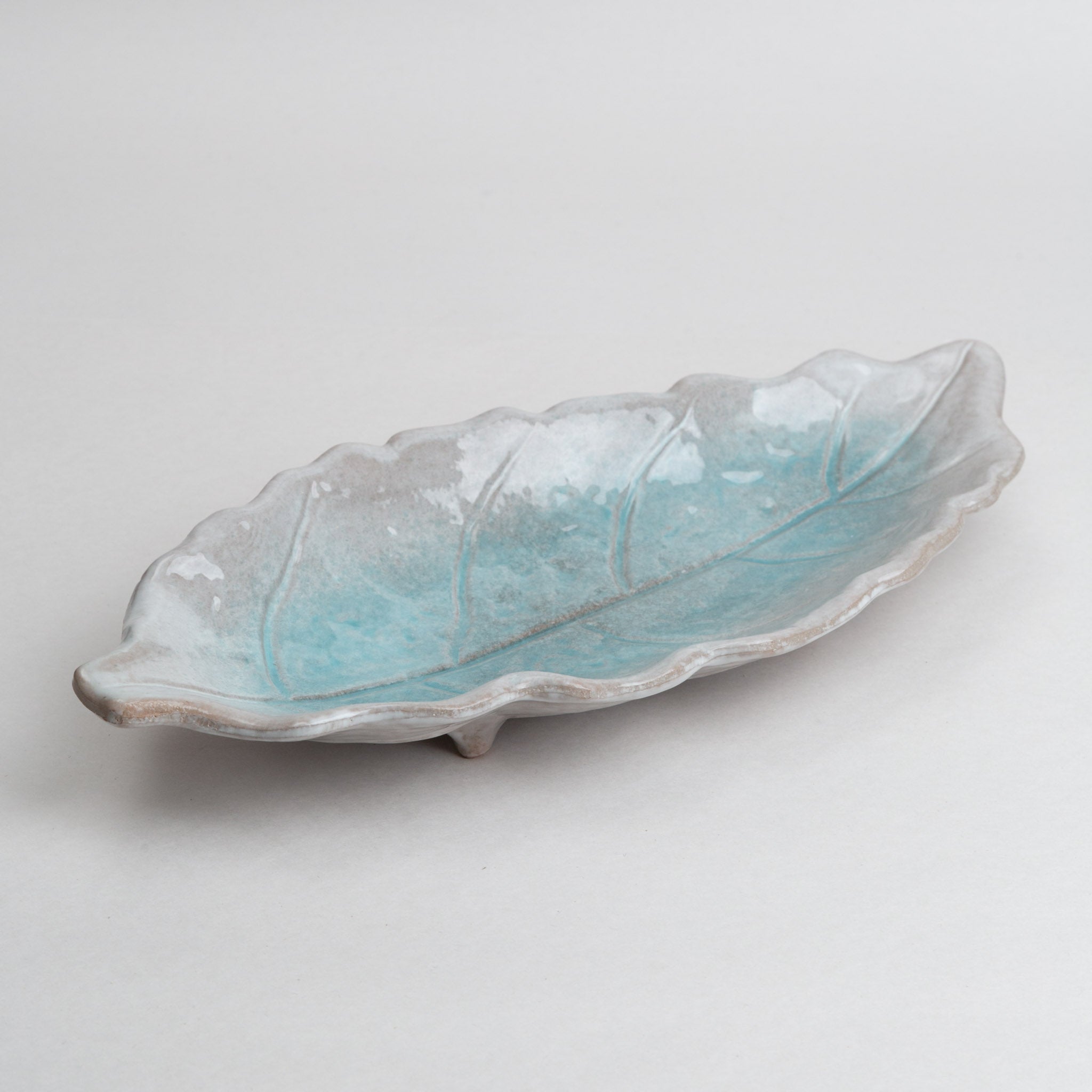 178-3060 Leaf shaped blue on grey Sanma plate