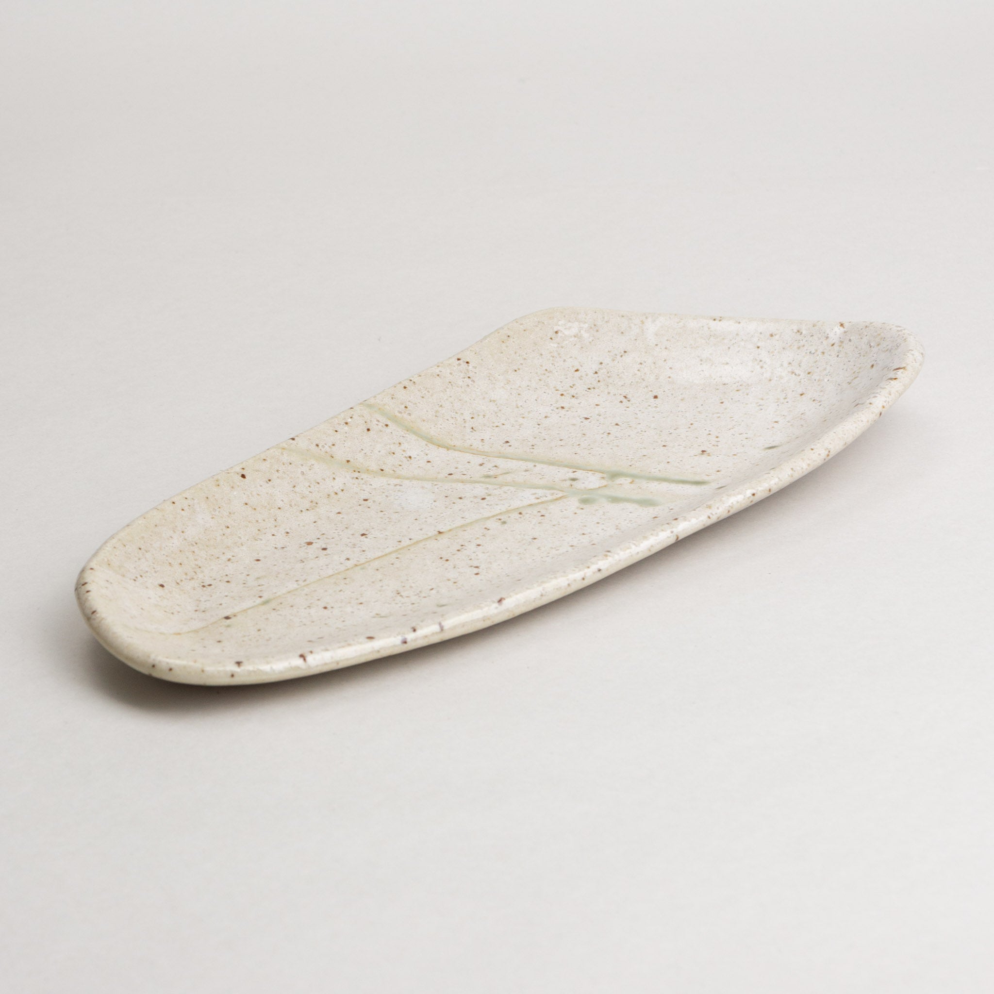 178-5938 Cream triangle long plate