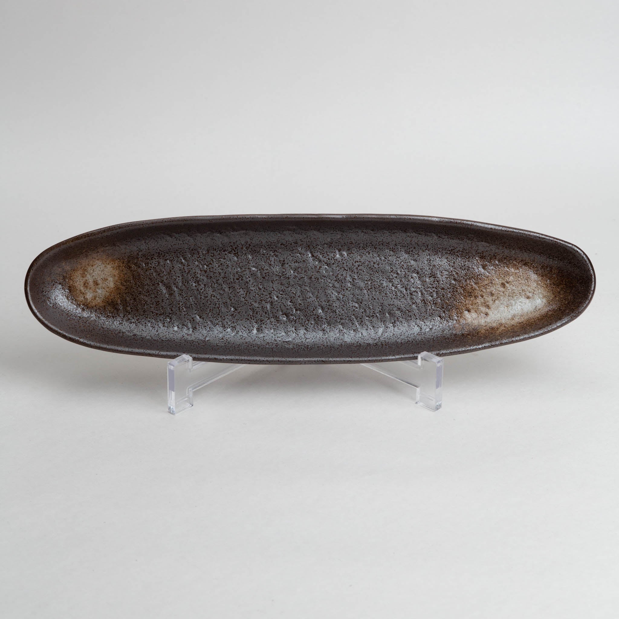 181-0619 Spots on narrow oval plate
