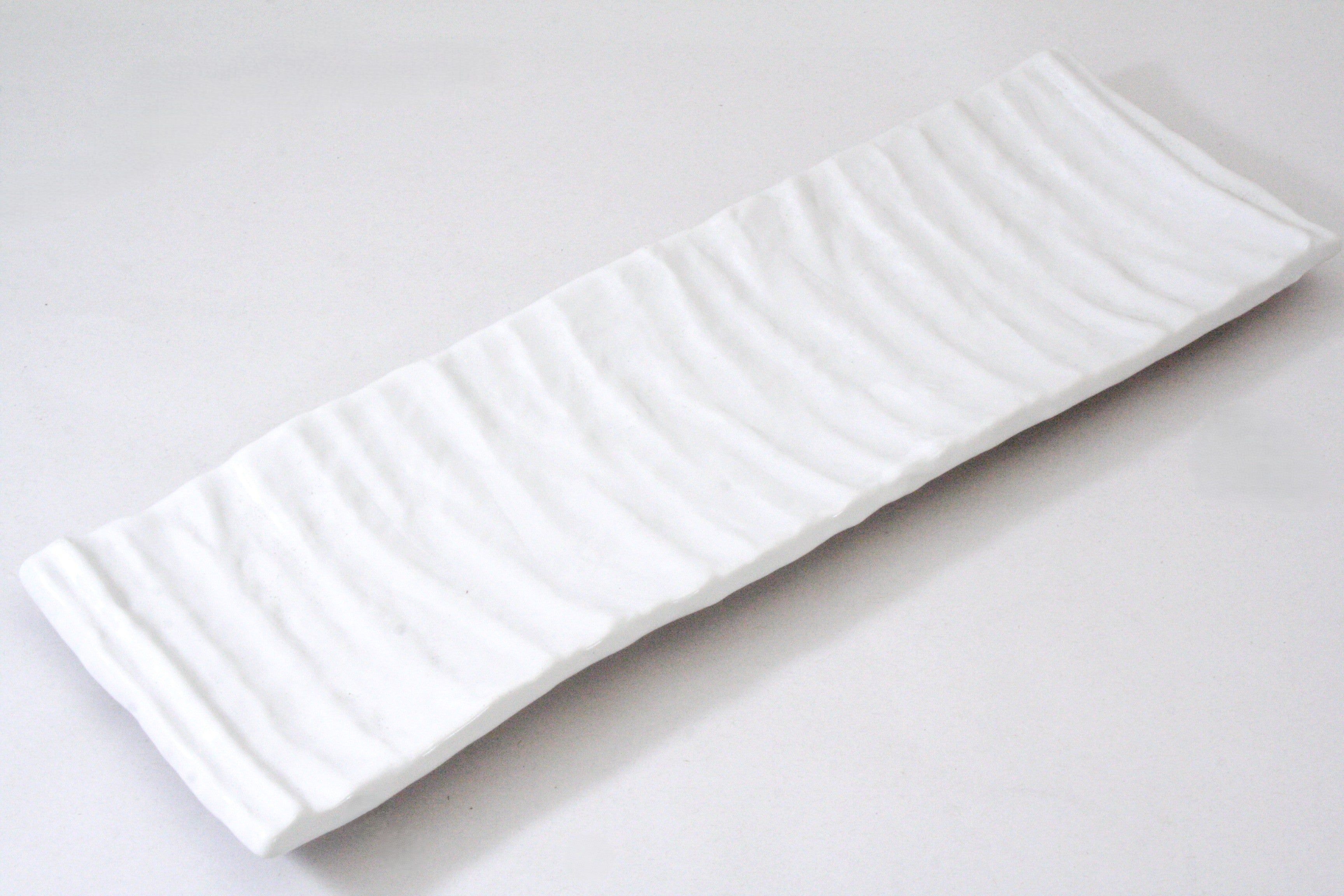 188-5423 White wavy narrow rec. plate