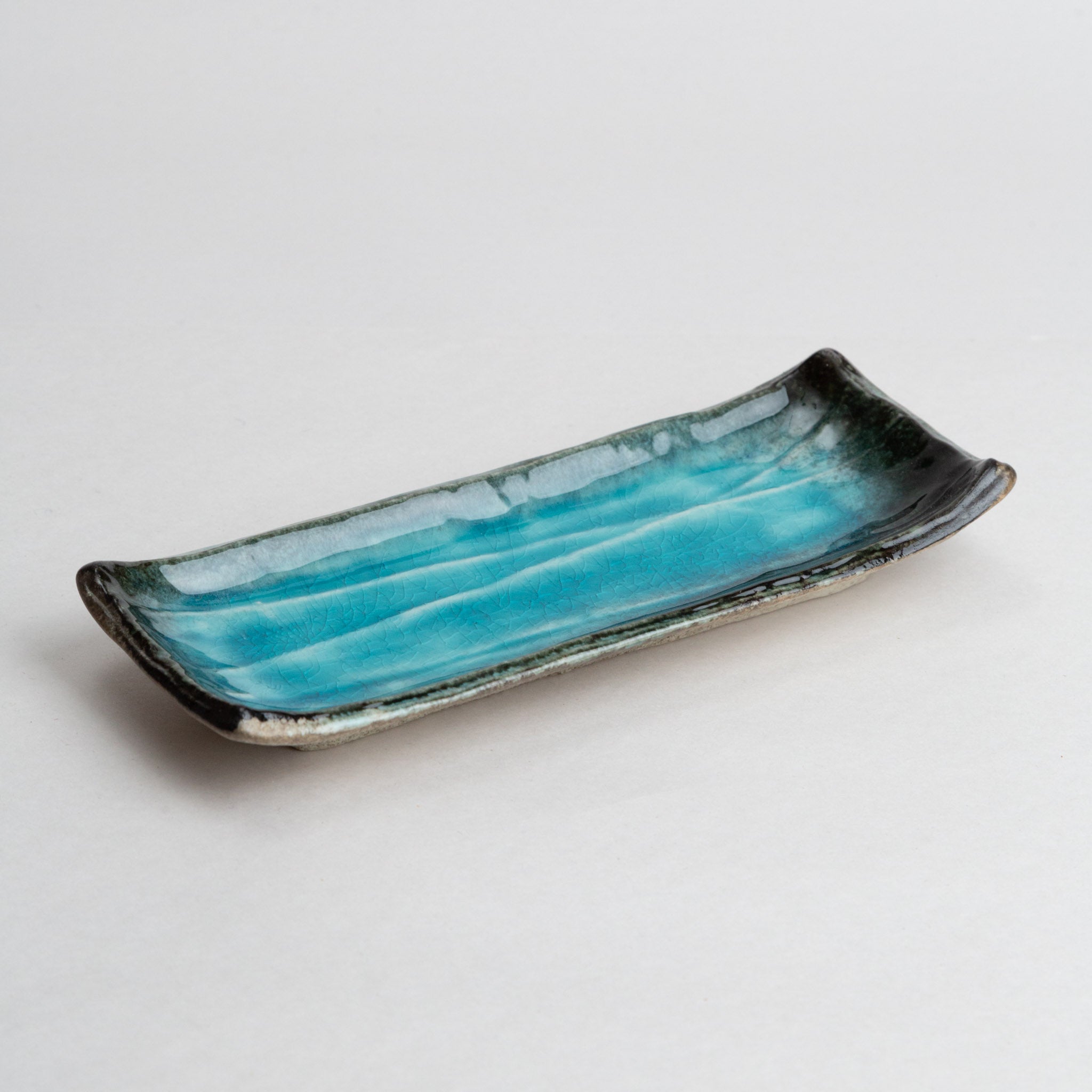 188-6141 Blue crackle-glaze rec. plate