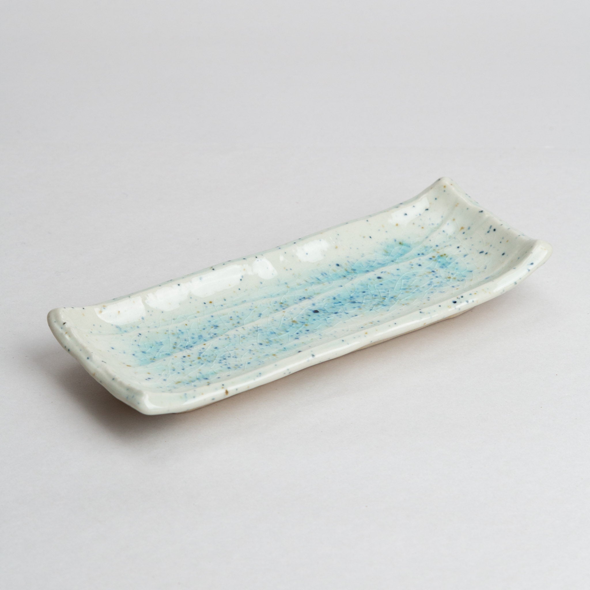 188-6142 White tsukidashi plate with blue sparkle