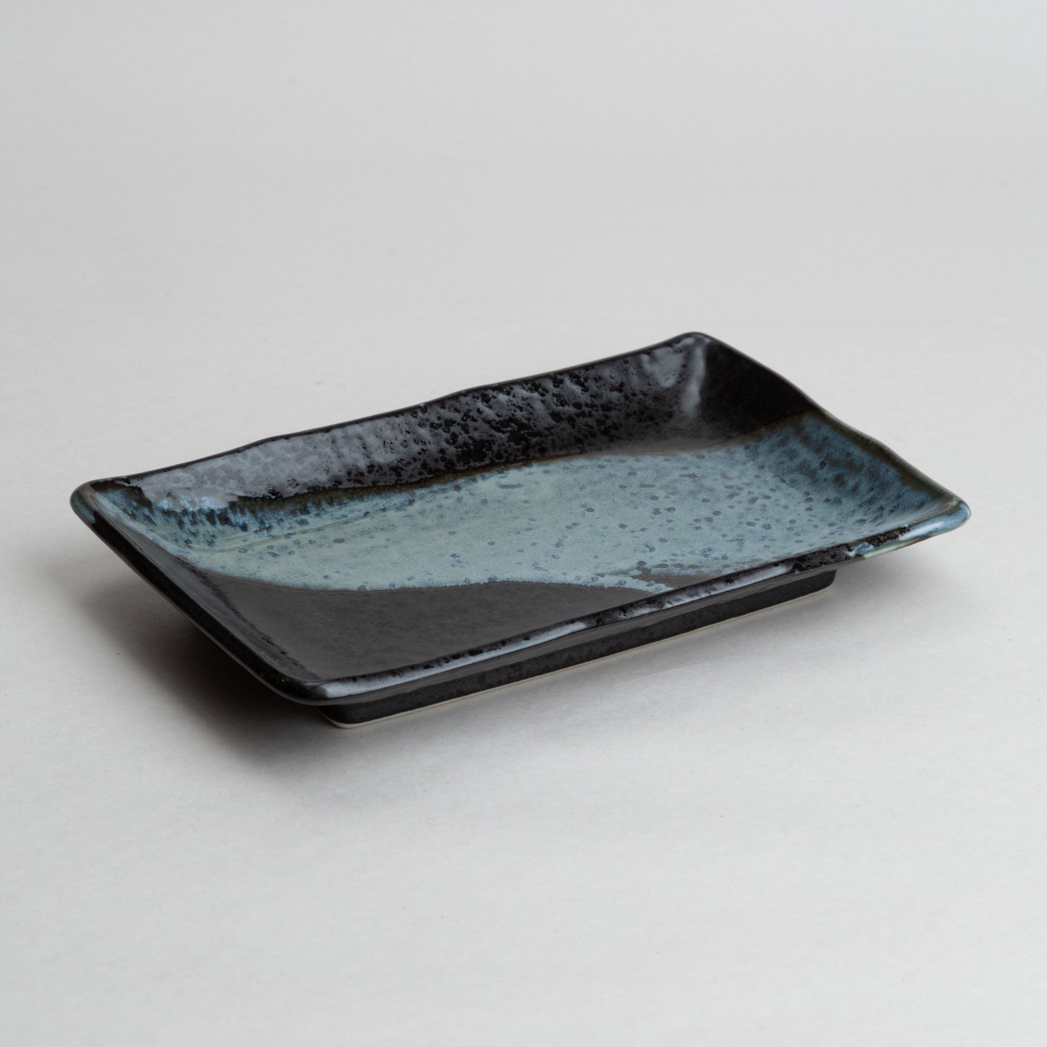 191-0407 Pale blue on black yakimono plate