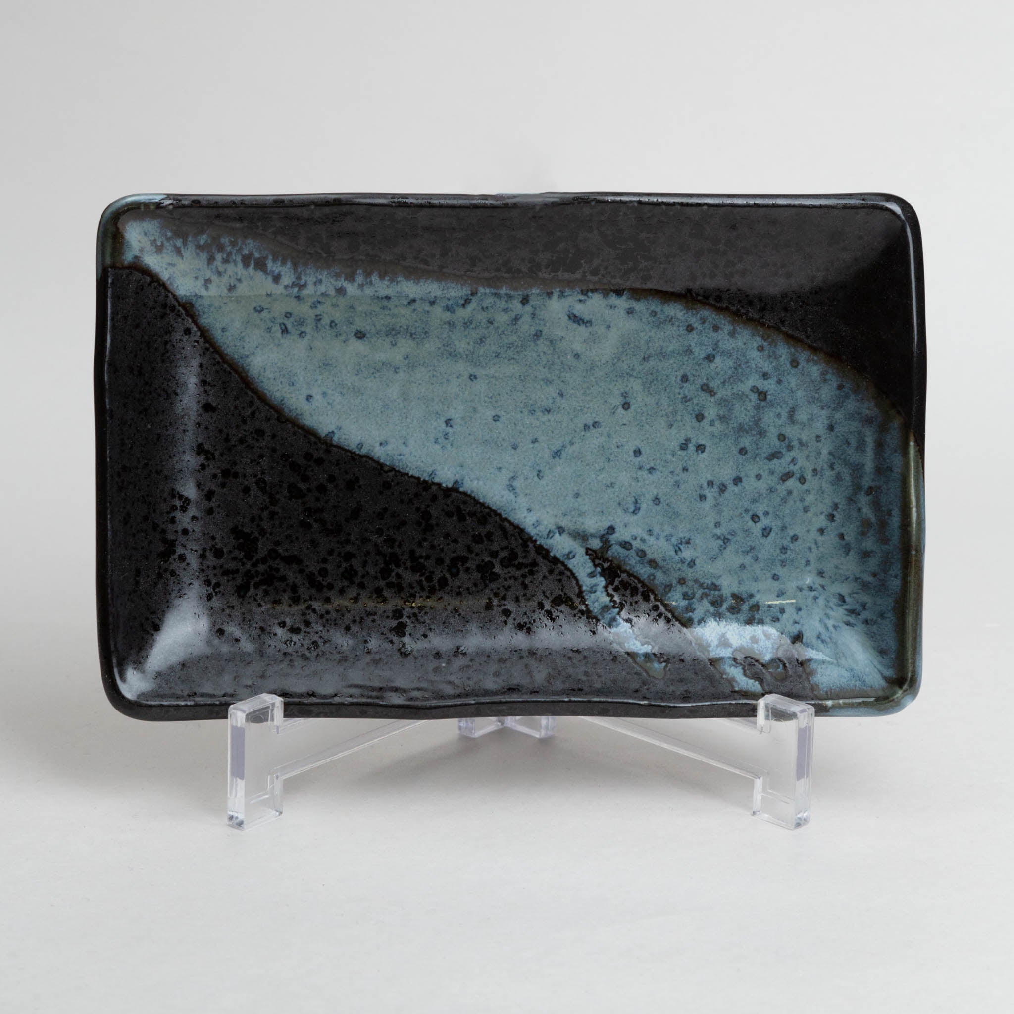 191-0407 Pale blue on black yakimono plate