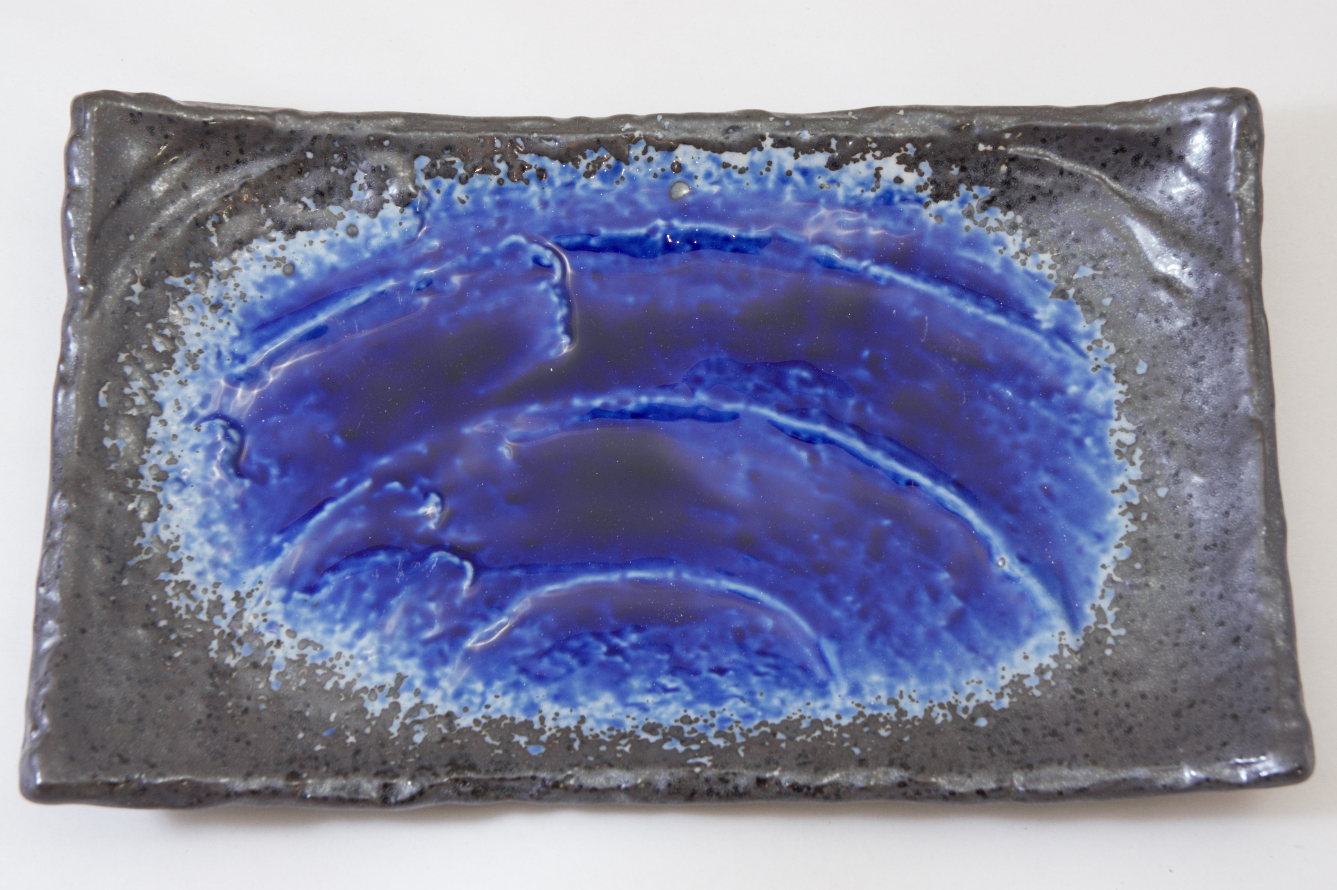 191-0412 Blue on black yakimono plate with high edge