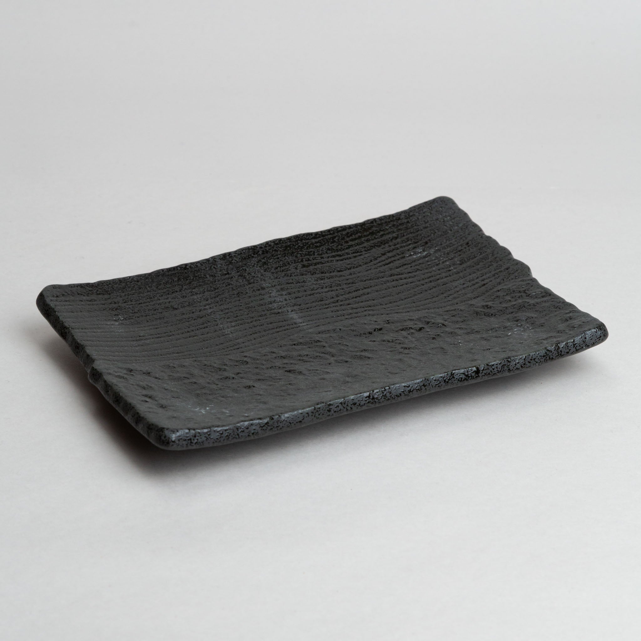 191-0916 Black yakimono plate