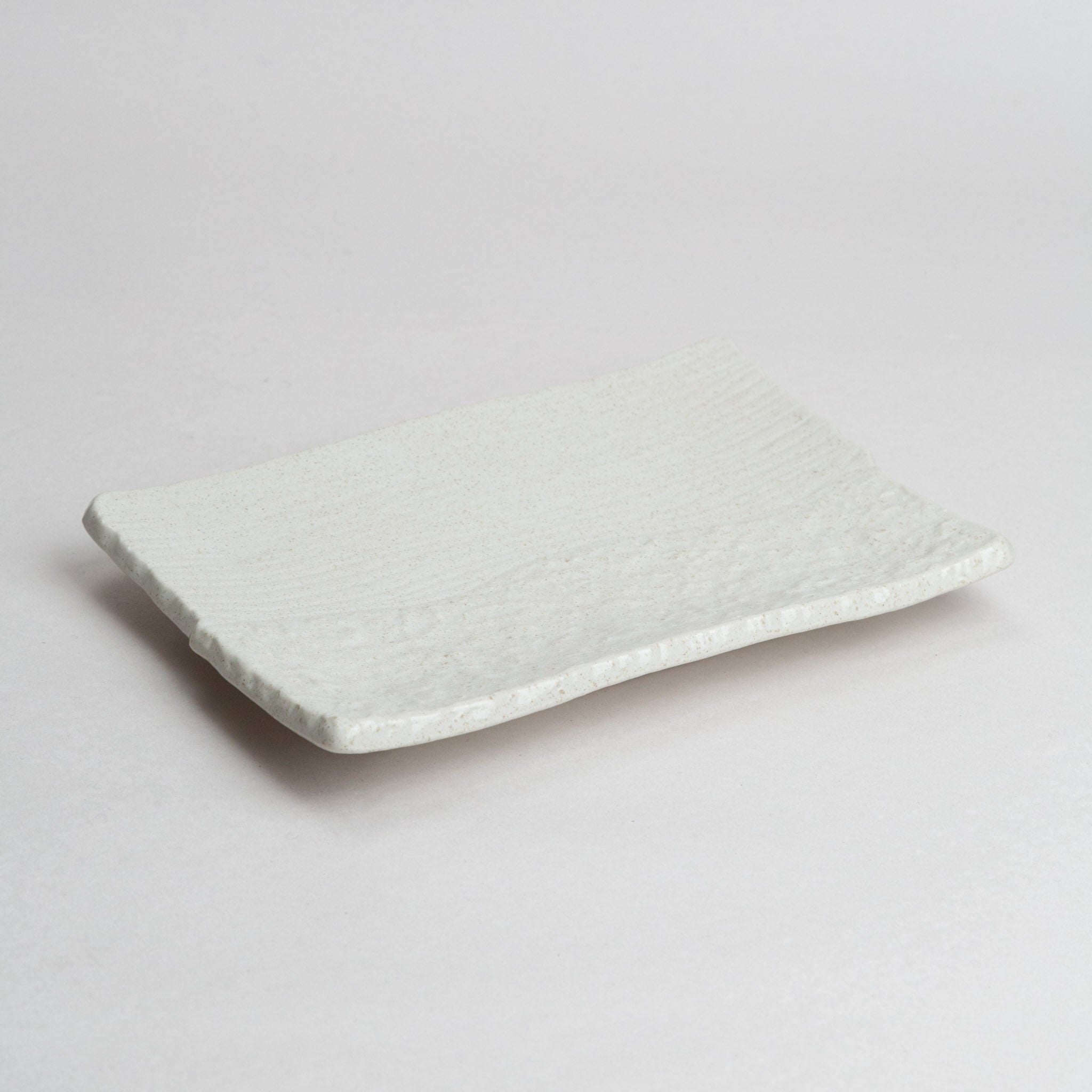 191-0917 White yakimono plate
