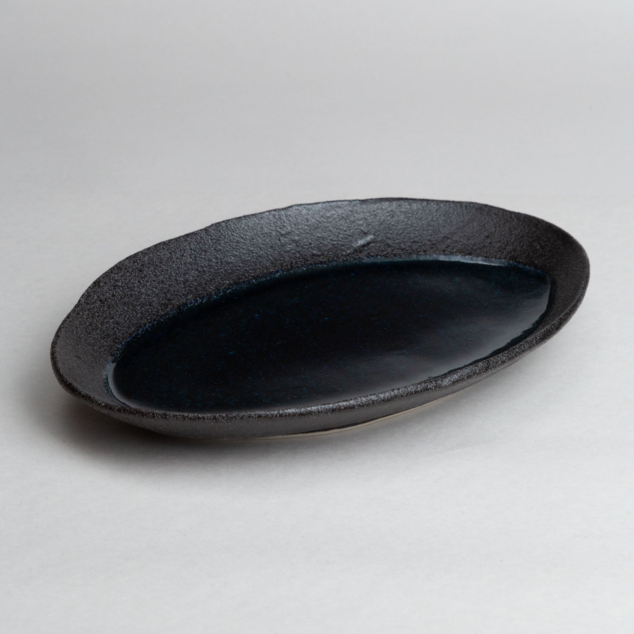 191-0988 Dark blue oval plate