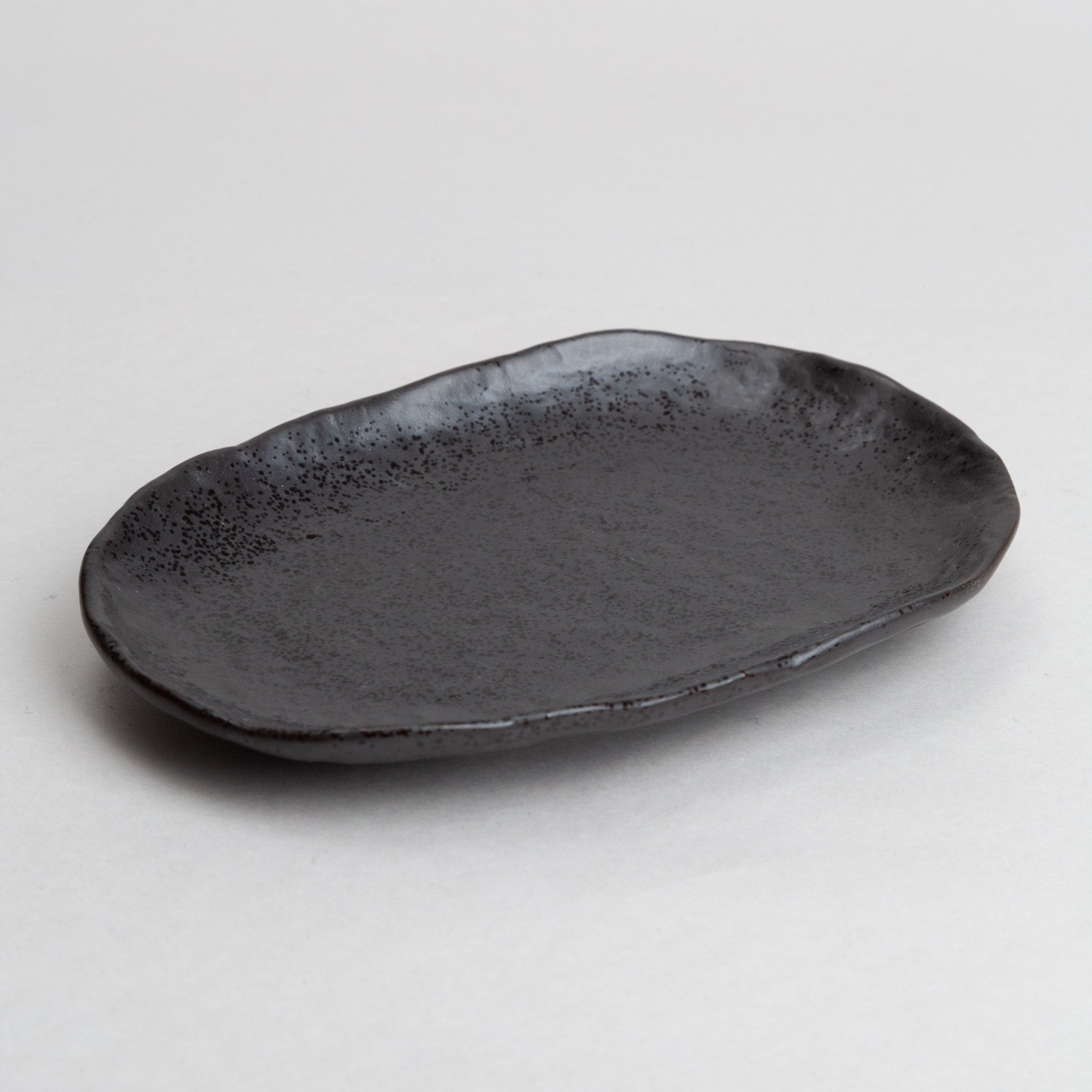 191-1102 Black oval meimei plate