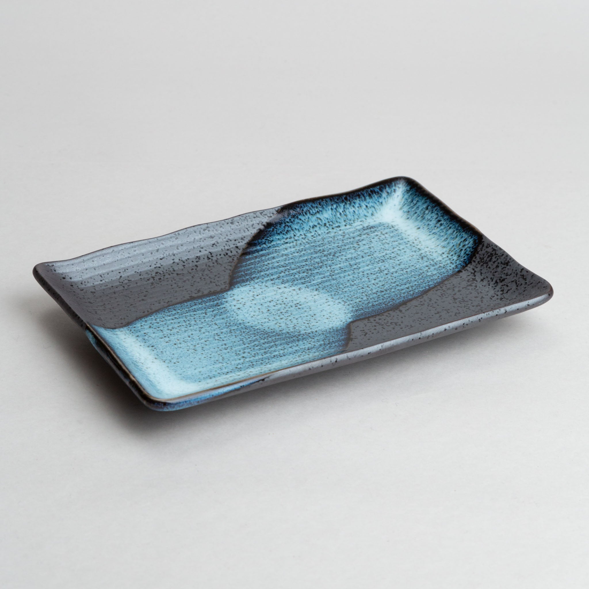 191-6025 Blue on black yakimono plate