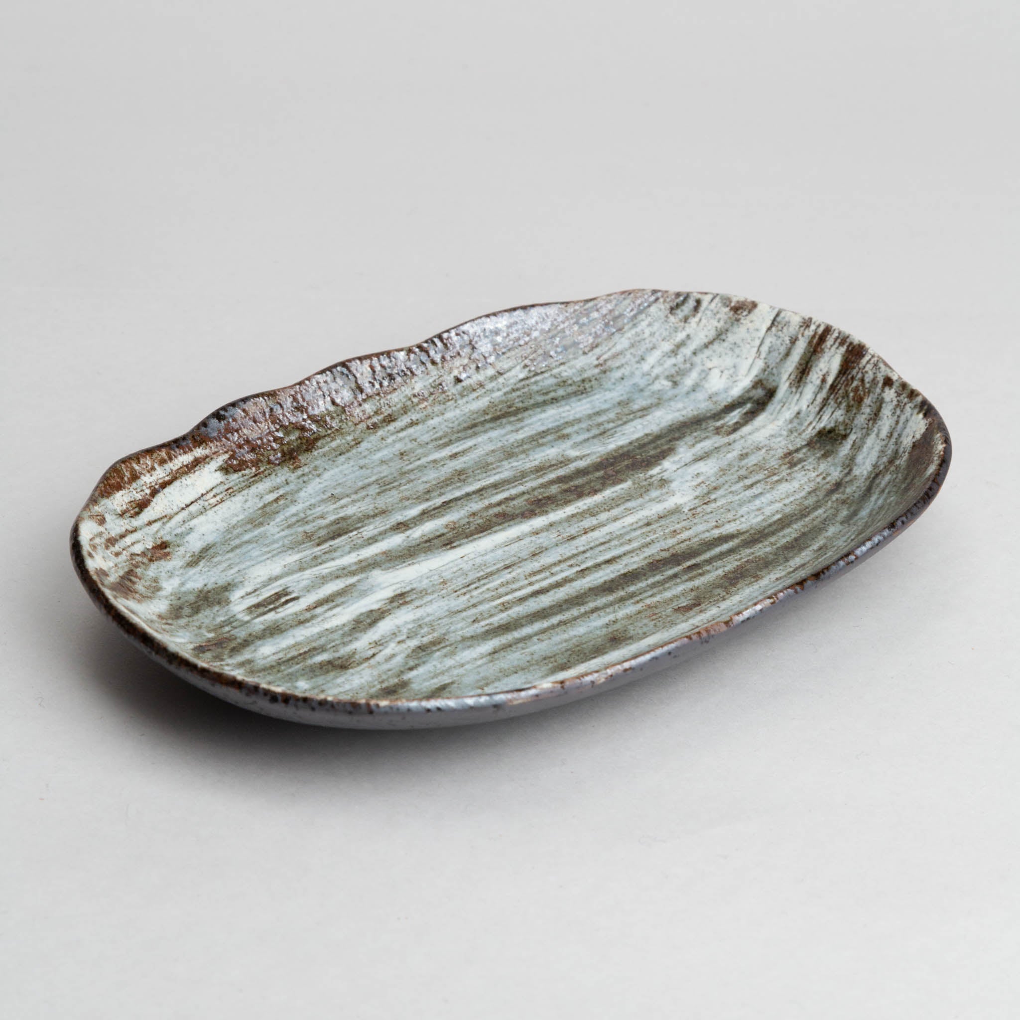 191-6029 White brush on black oval plate