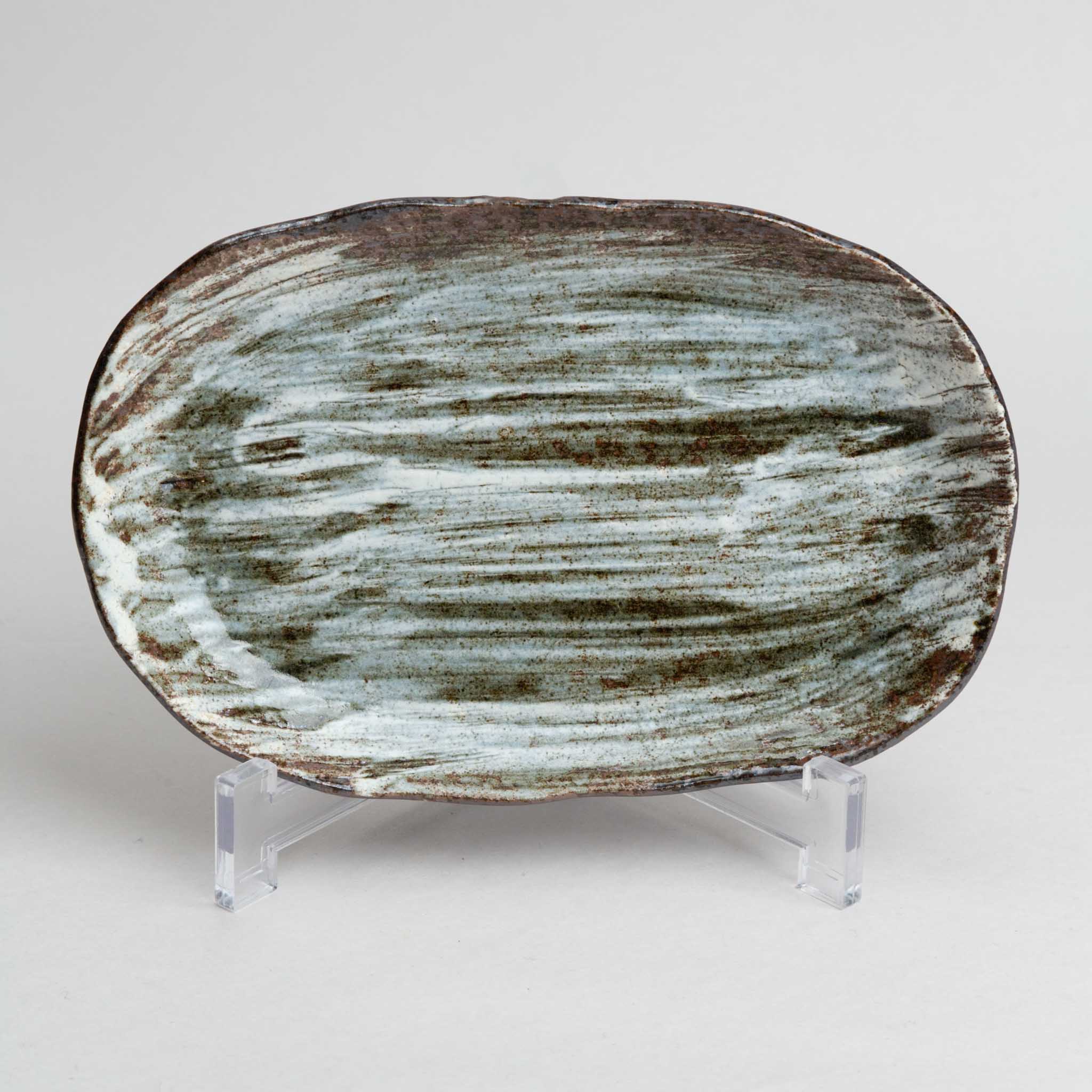 191-6029 White brush on black oval plate