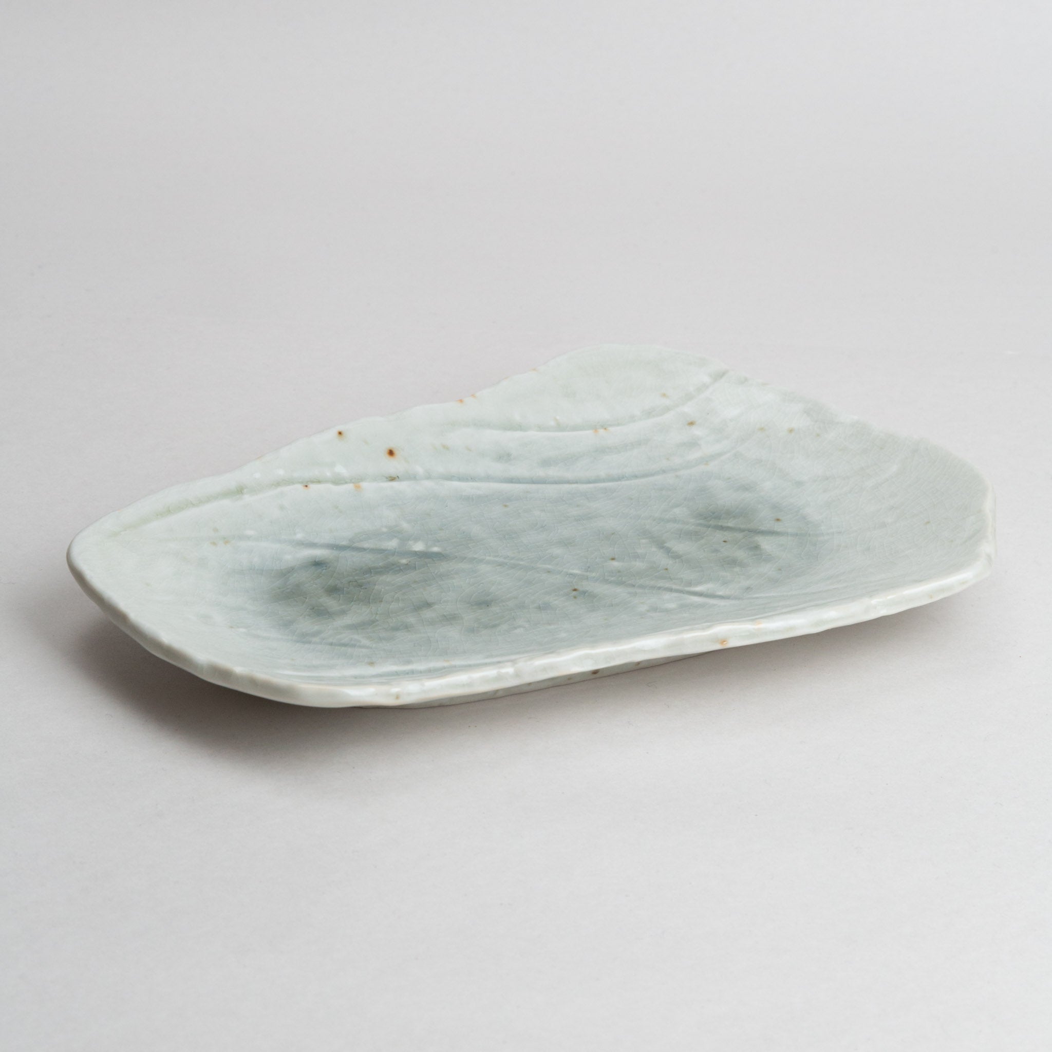 198-5256 Blue crackle-glaze yakimono plate