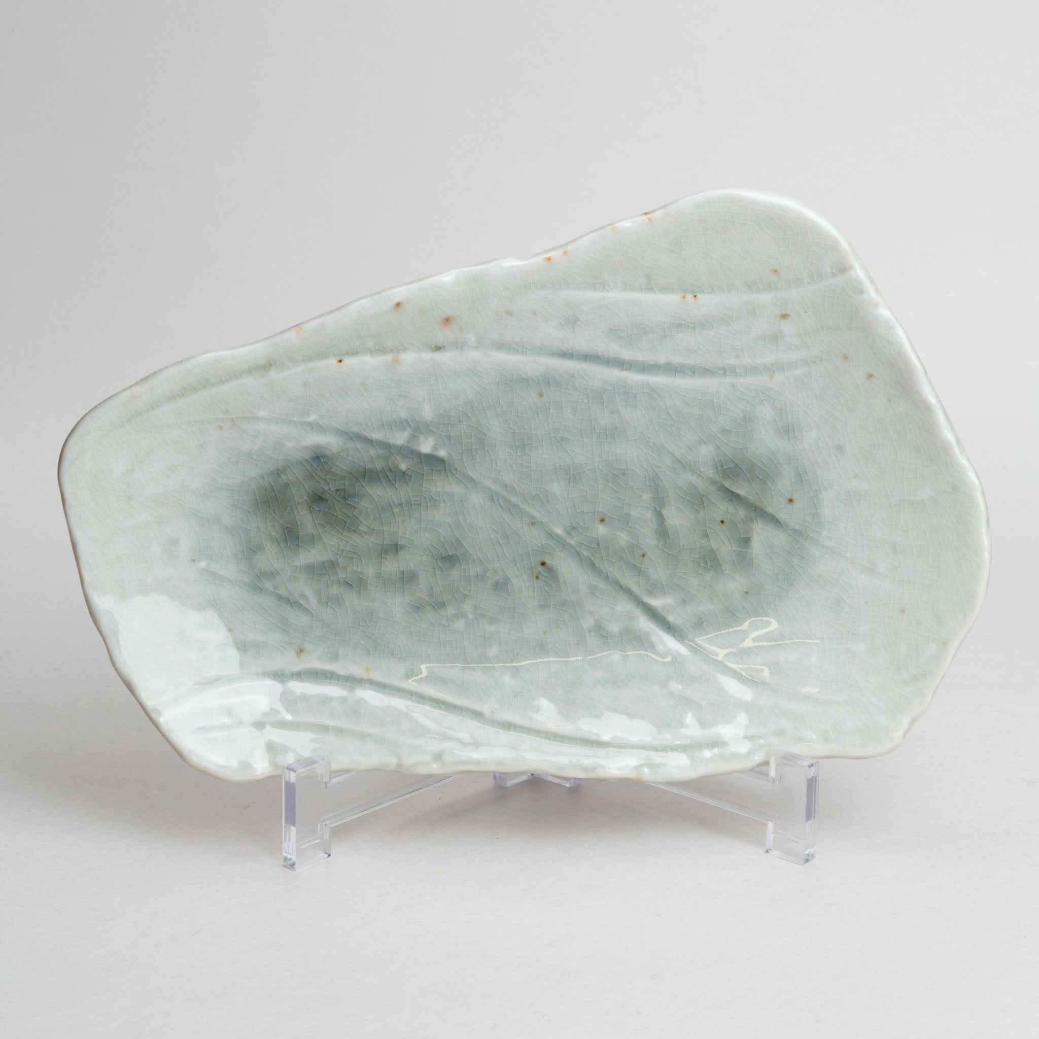198-5256 Blue crackle-glaze yakimono plate