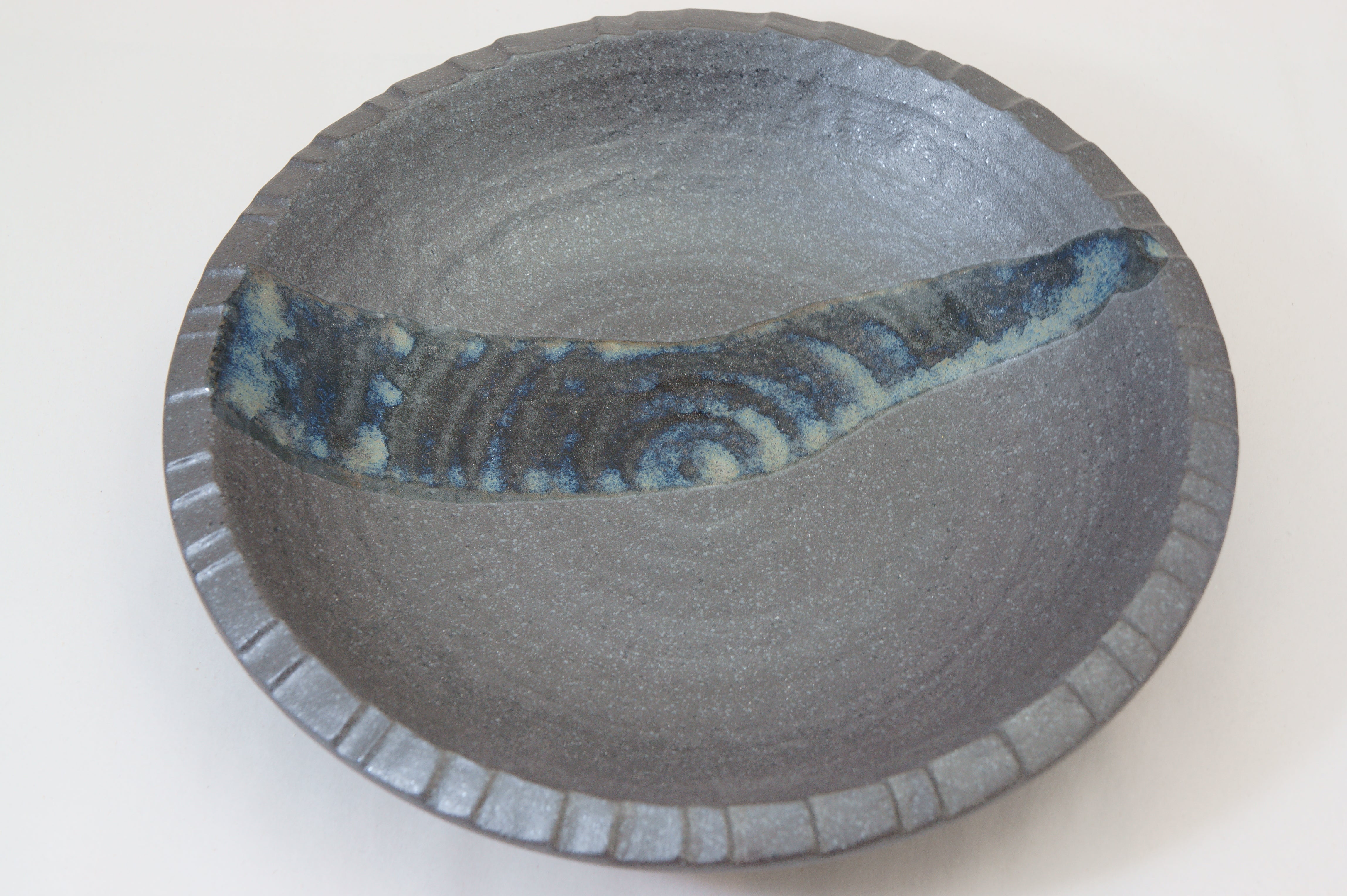 211-0351 Brushed on black thick shallow bowl