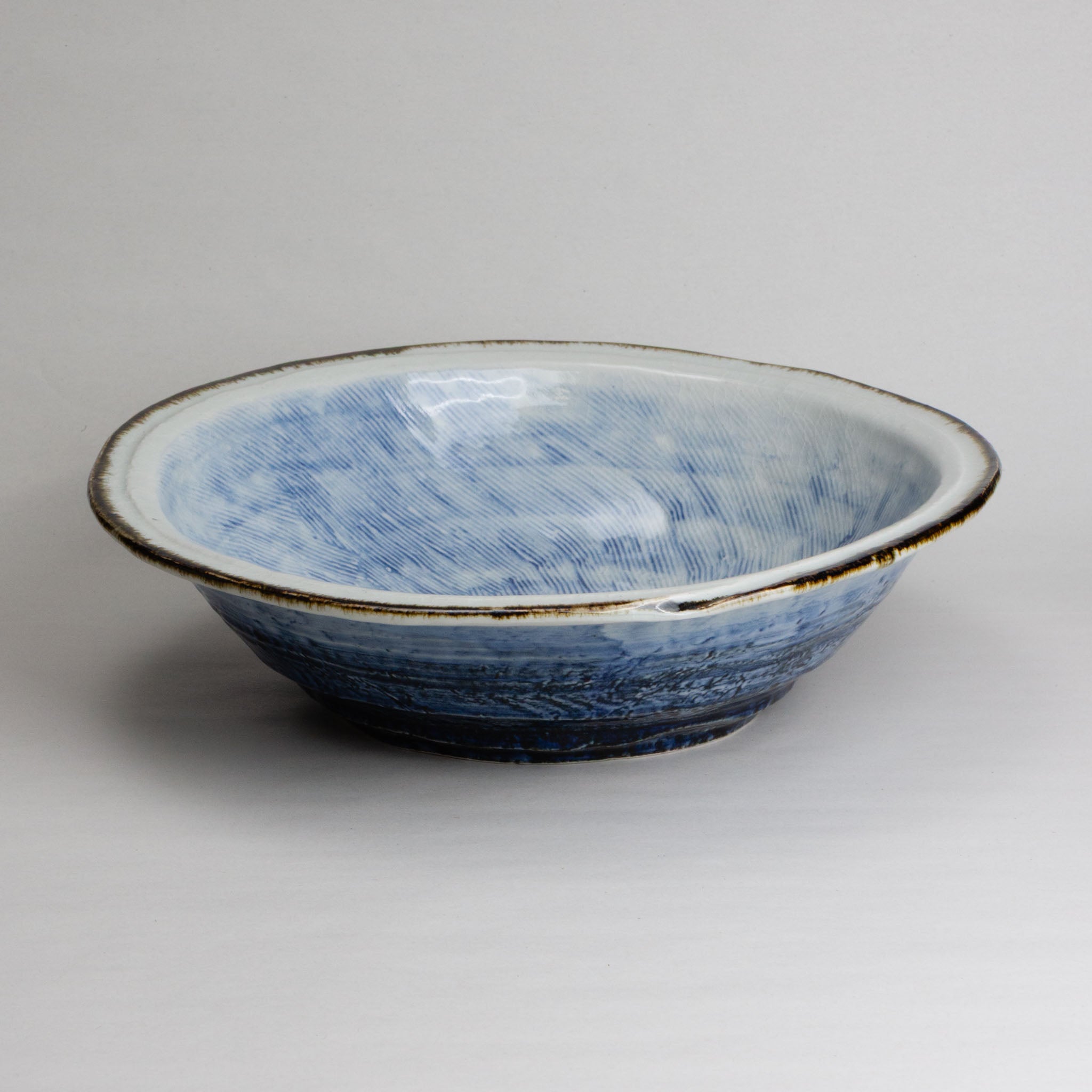 218-5959 Blue and white serving bowl
