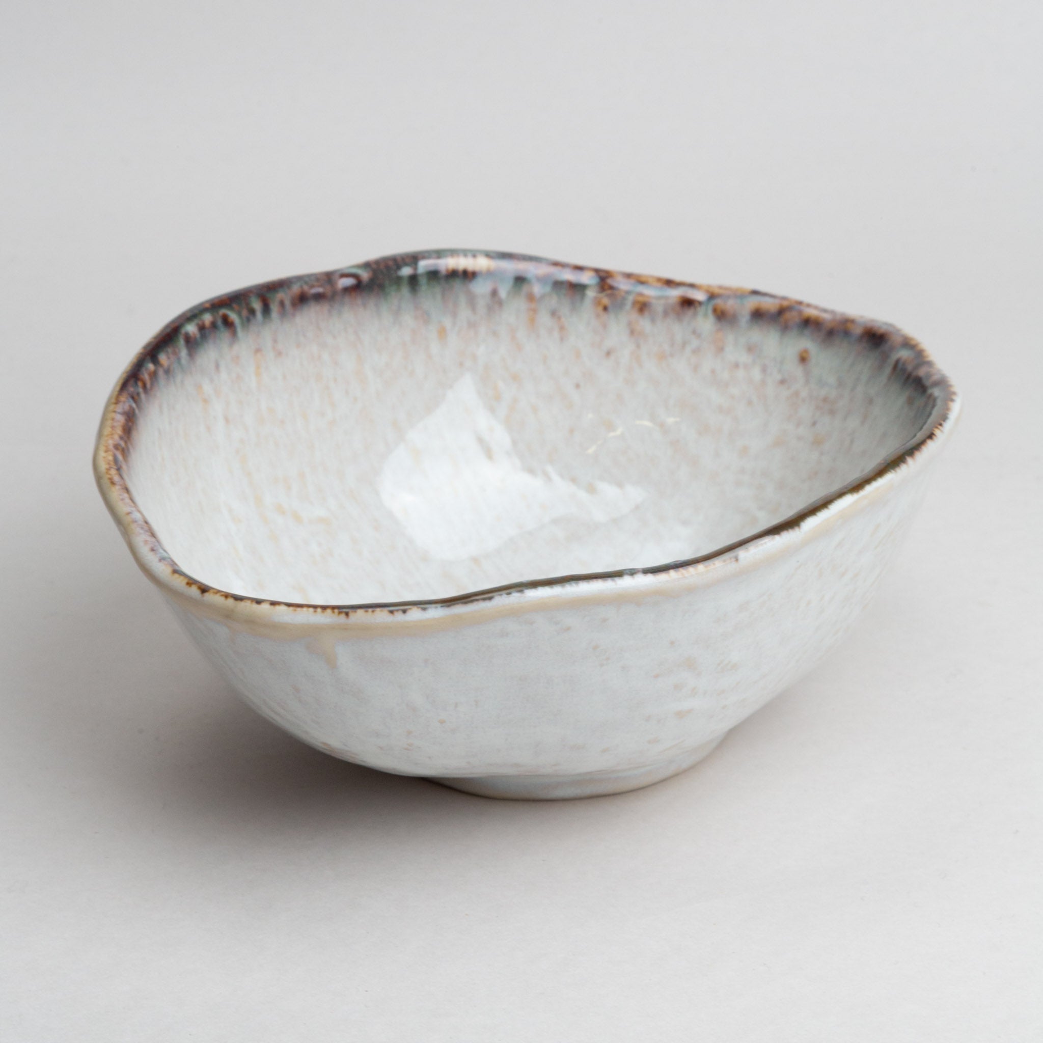 221-0147 White oval mid bowl with brown rim