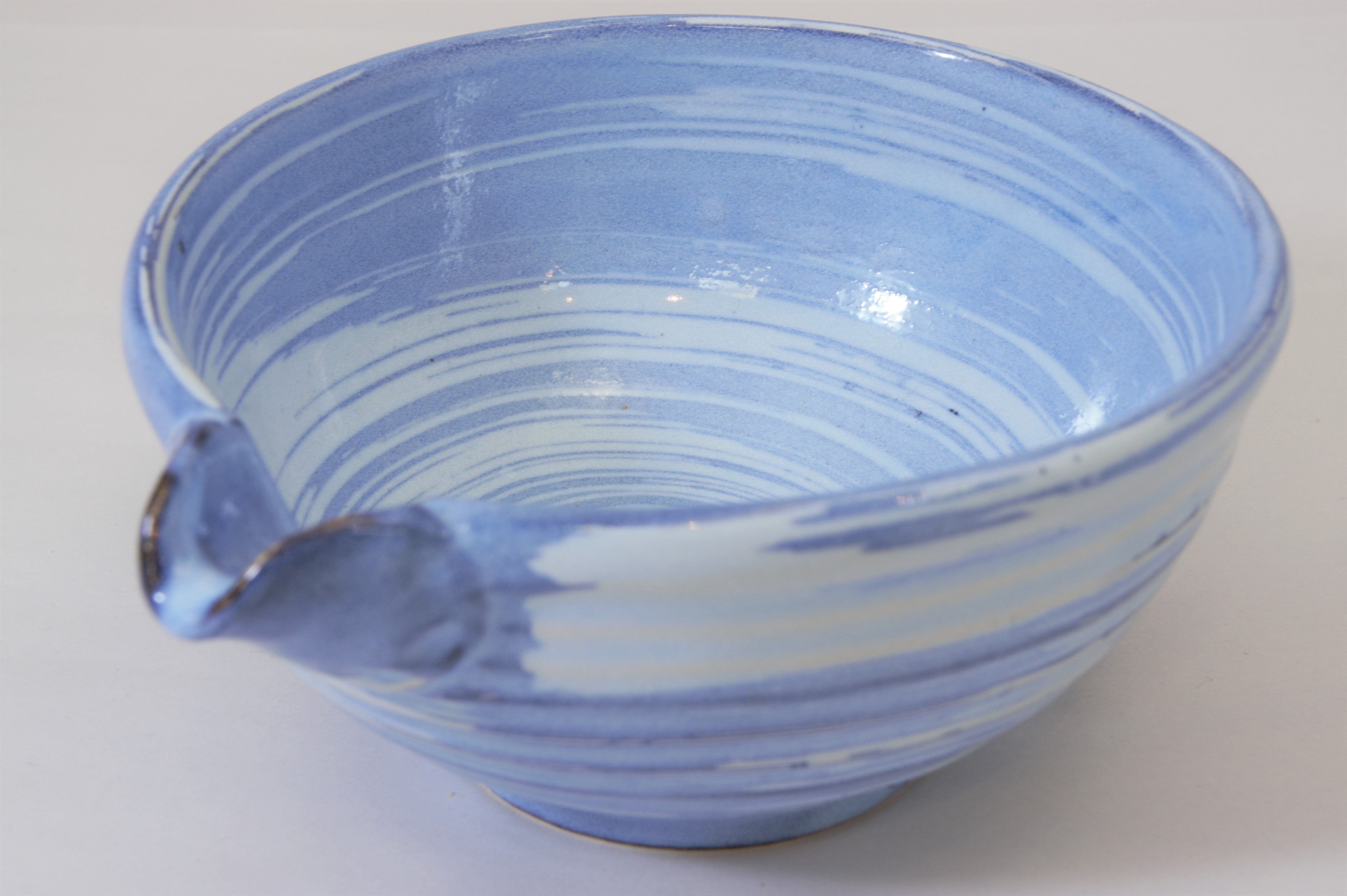 221-0422 Blue bowl with pourer