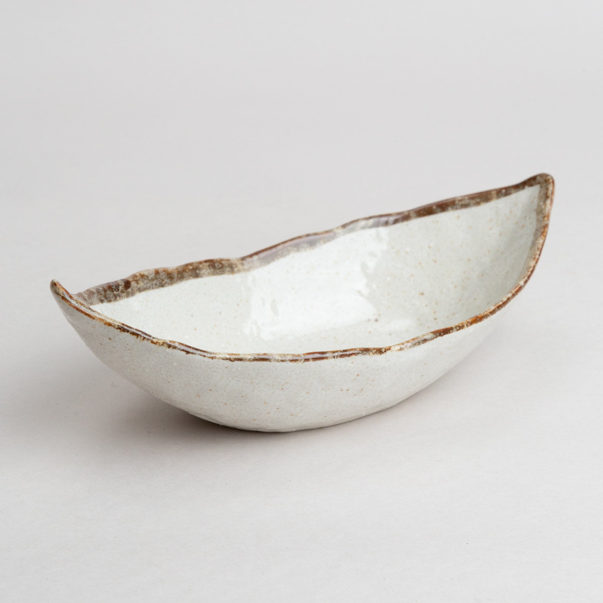 221-0604 Karatsu ship shaped bowl