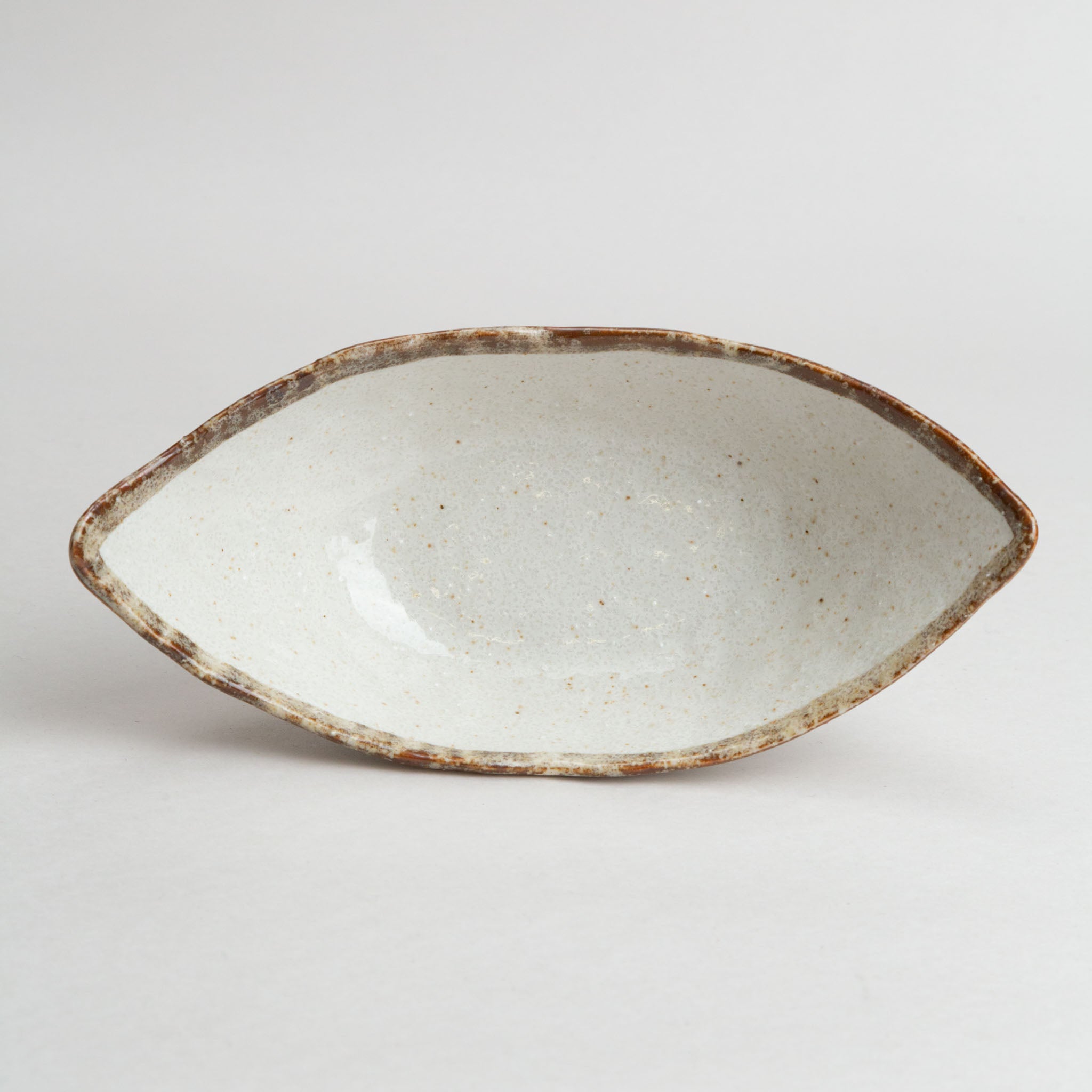 221-0604 Karatsu ship shaped bowl