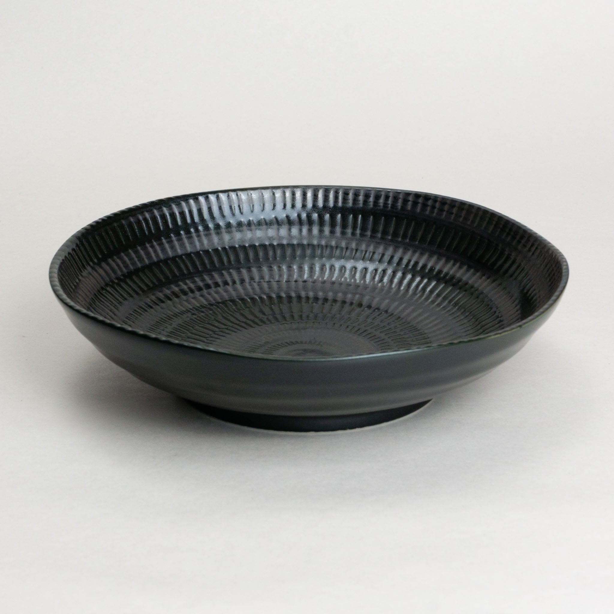 221-1288 Kanna black mid shallow bowl