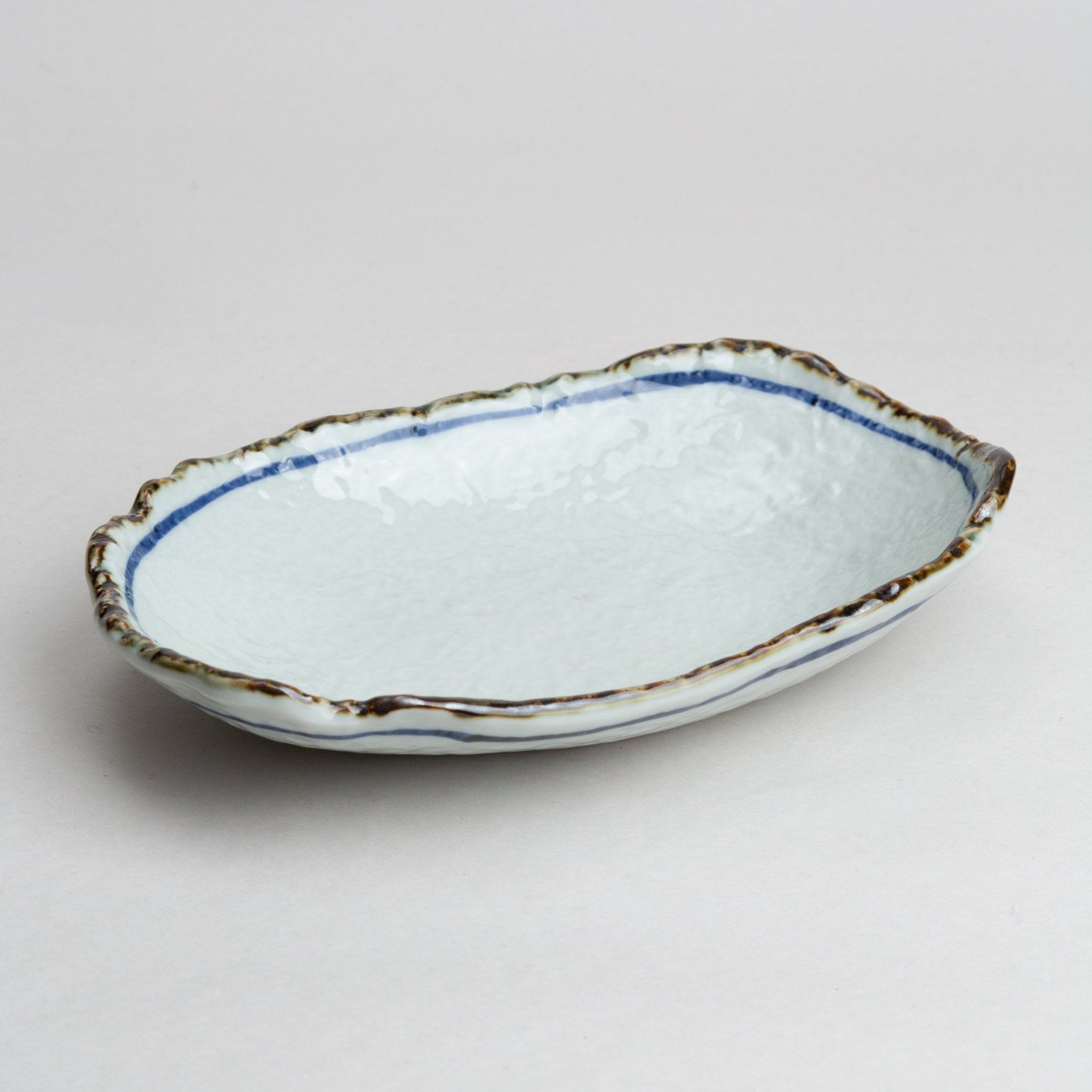 228-4553 White mid oval bowl w/ blue