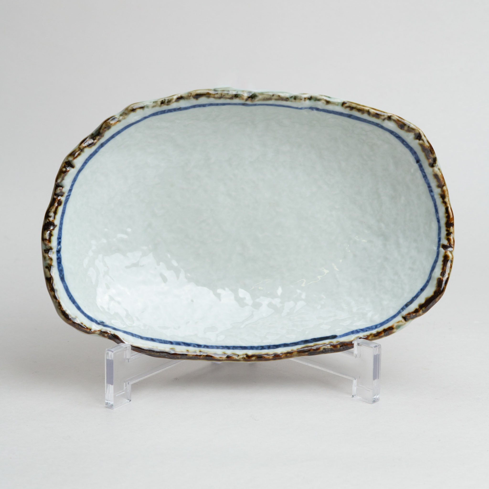 228-4553 White mid oval bowl w/ blue
