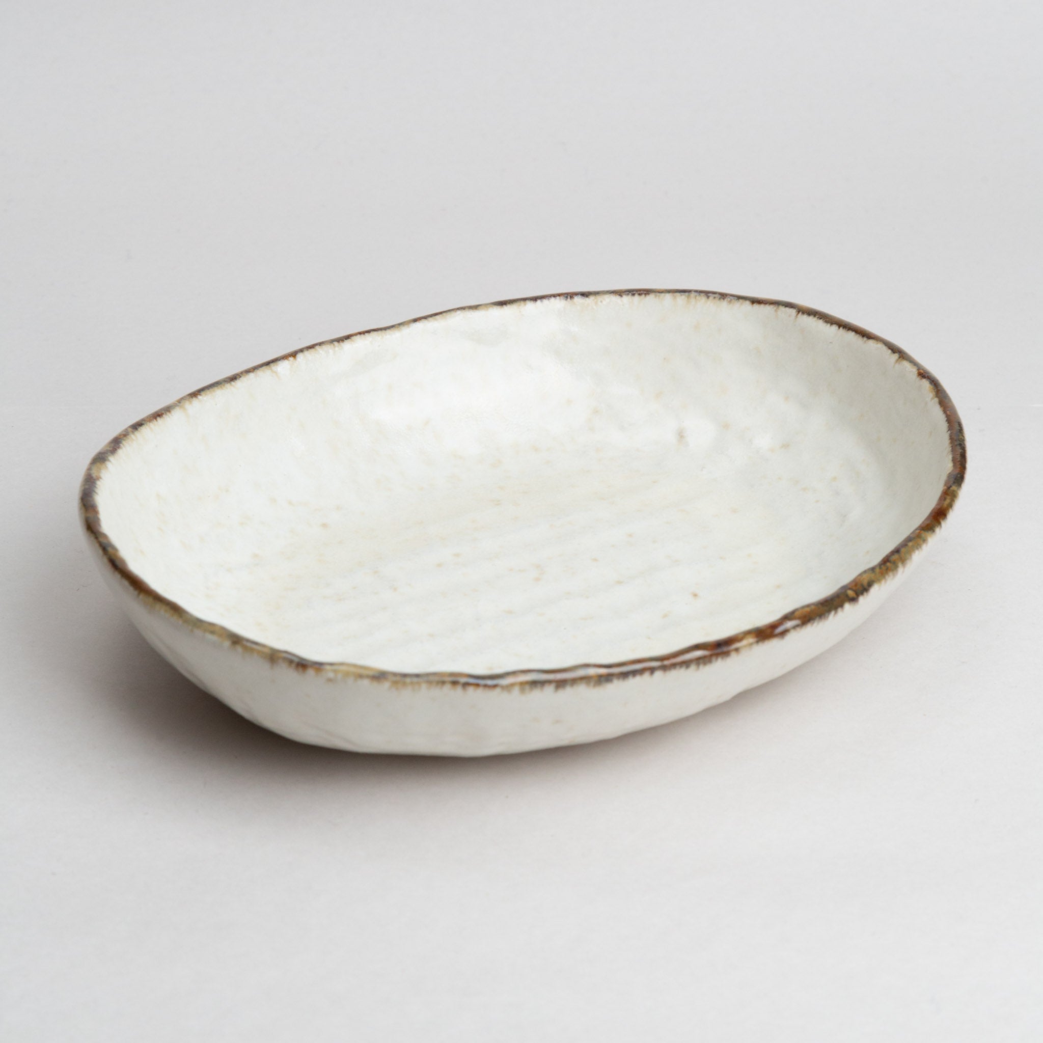 228-4899 Off white mid oval bowl 22cm