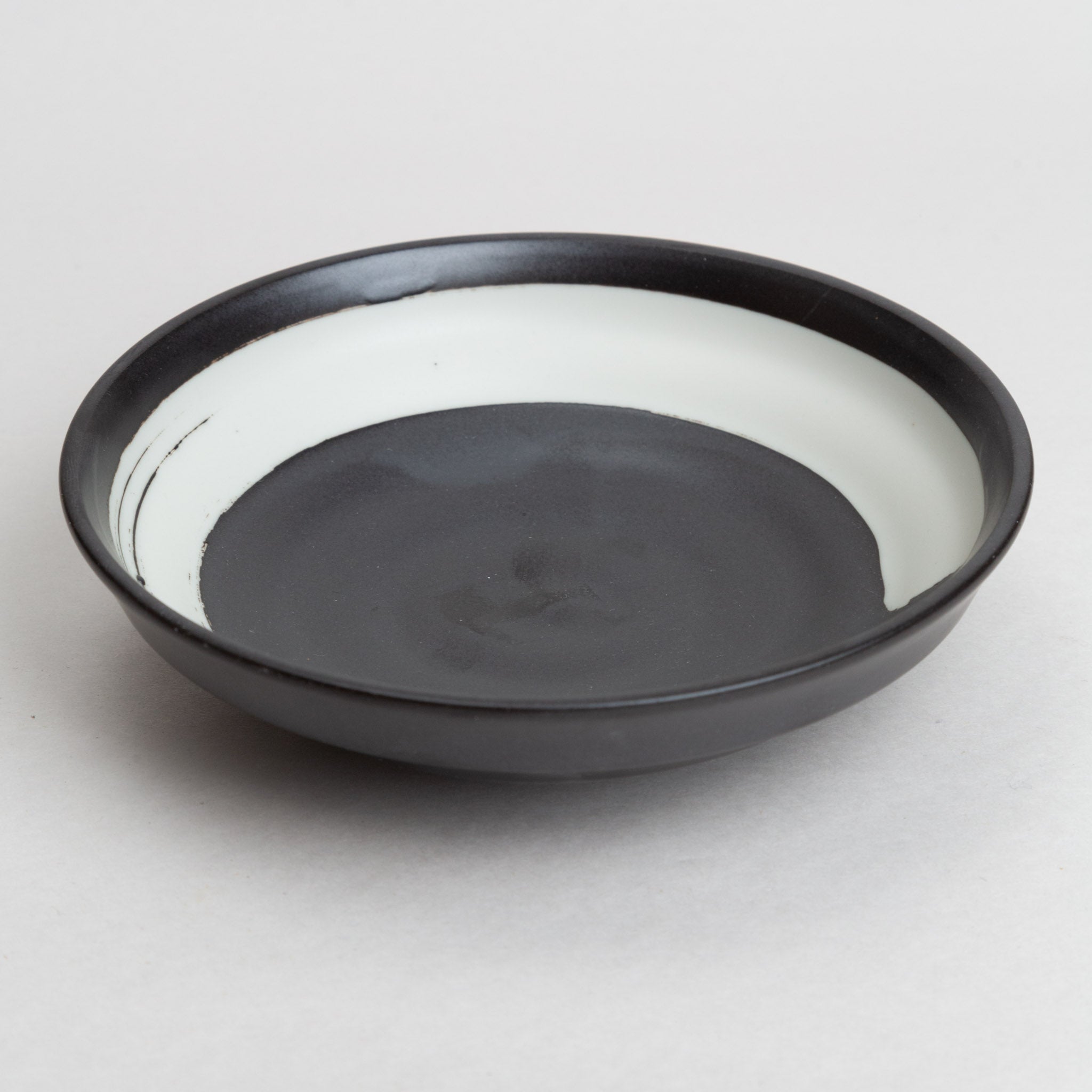 228-5410 White line on black mid bowl