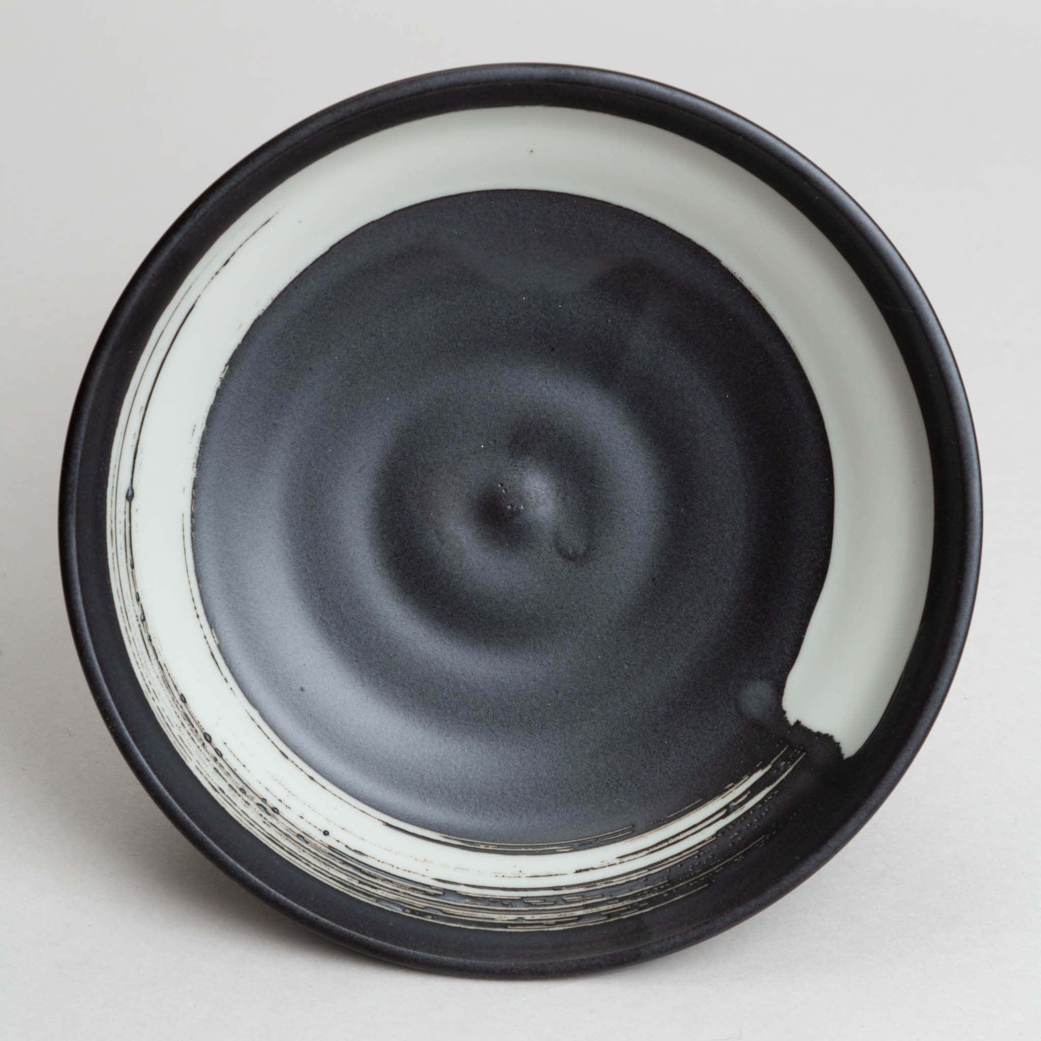 228-5410 White line on black mid bowl
